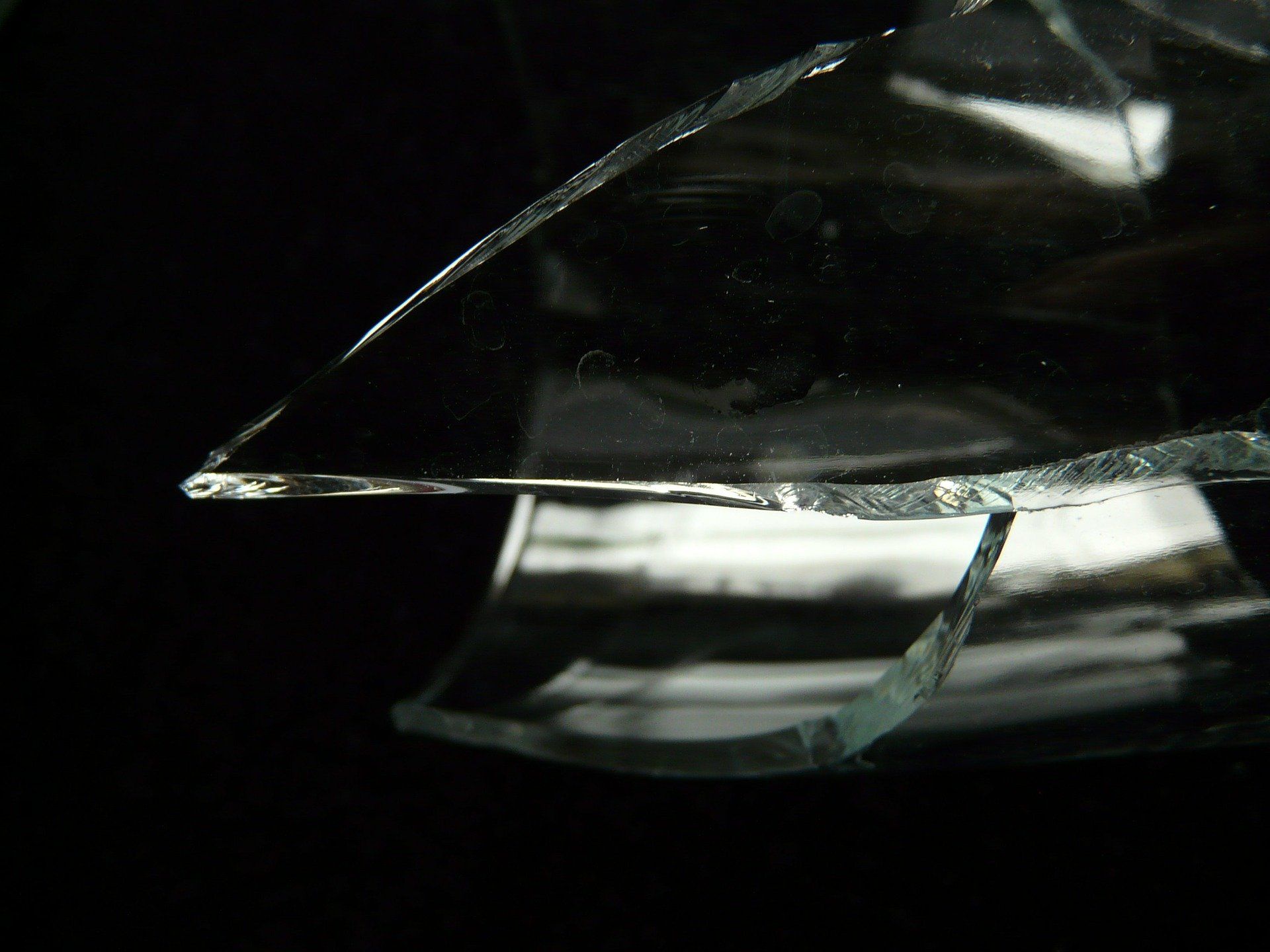 Mit einem zerbrochenem Glas wurde der Ex-Freund attackiert. Mit einem zerbrochenem Glas wurde der Ex-Freund attackiert.