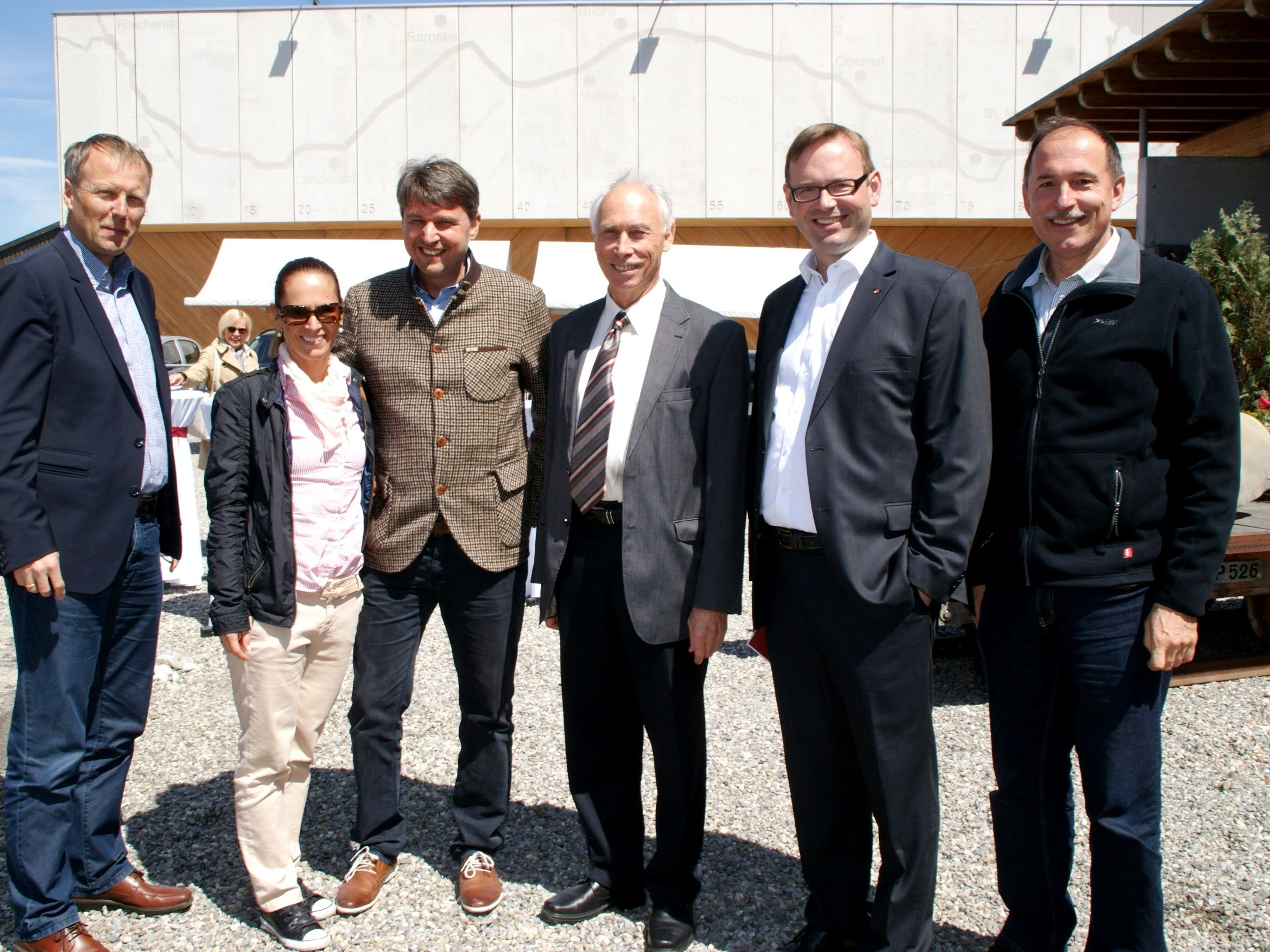 v.li. Thomas Blank, Beate und Kurt Fischer, Uwe Bergmeister, Daniel Steinhofer, Dietmar Haller v.li. Thomas Blank, Beate und Kurt Fischer, Uwe Bergmeister, Daniel Steinhofer, Dietmar Haller