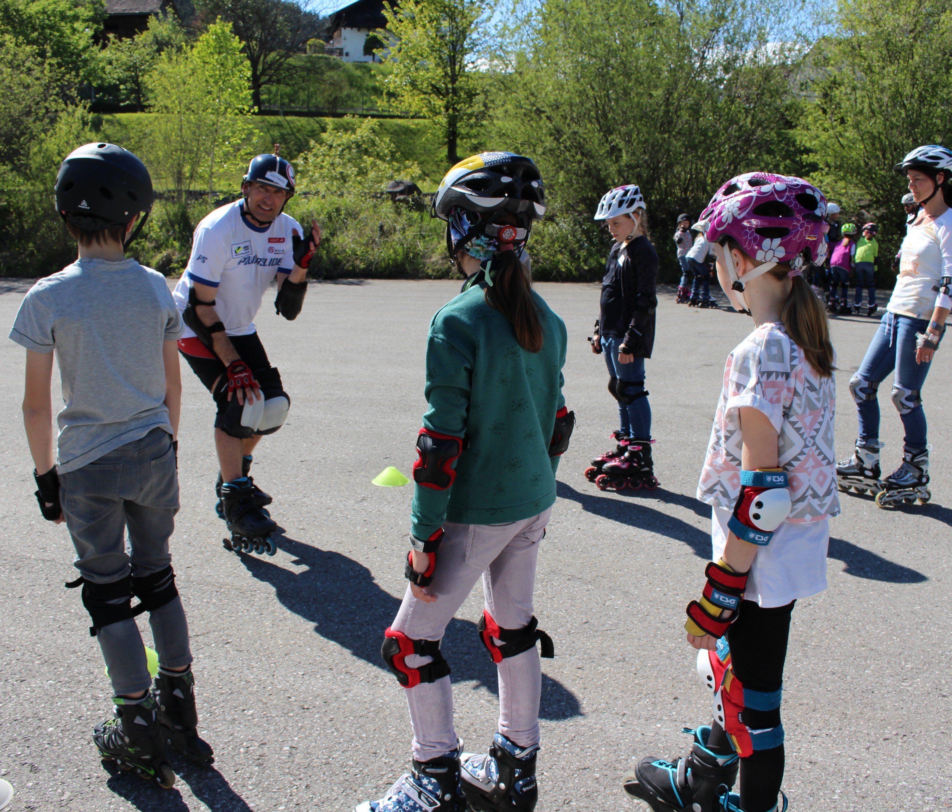 Der Skaterklub Bürs zeigte alle Kniffs und Tricks zum sicheren Inline-Skaten. Der Skaterklub Bürs zeigte alle Kniffs und Tricks zum sicheren Inline-Skaten.