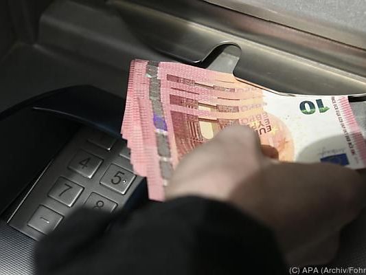 Auch junge Österreicher haben gerne Bargeld dabei Auch junge Österreicher haben gerne Bargeld dabei