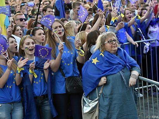 Mehr als 10.000 Menschen feierten im Stadtzentrum von Kiew