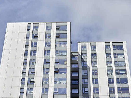 Die Behörde hat Sicherheitsbedenken wegen der Fassadenverkleidung Die Behörde hat Sicherheitsbedenken wegen der Fassadenverkleidung