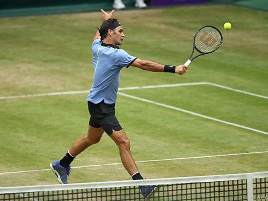 Es ist zweifelsfrei sein Turnier: Federer steht wieder im Halle-Finale