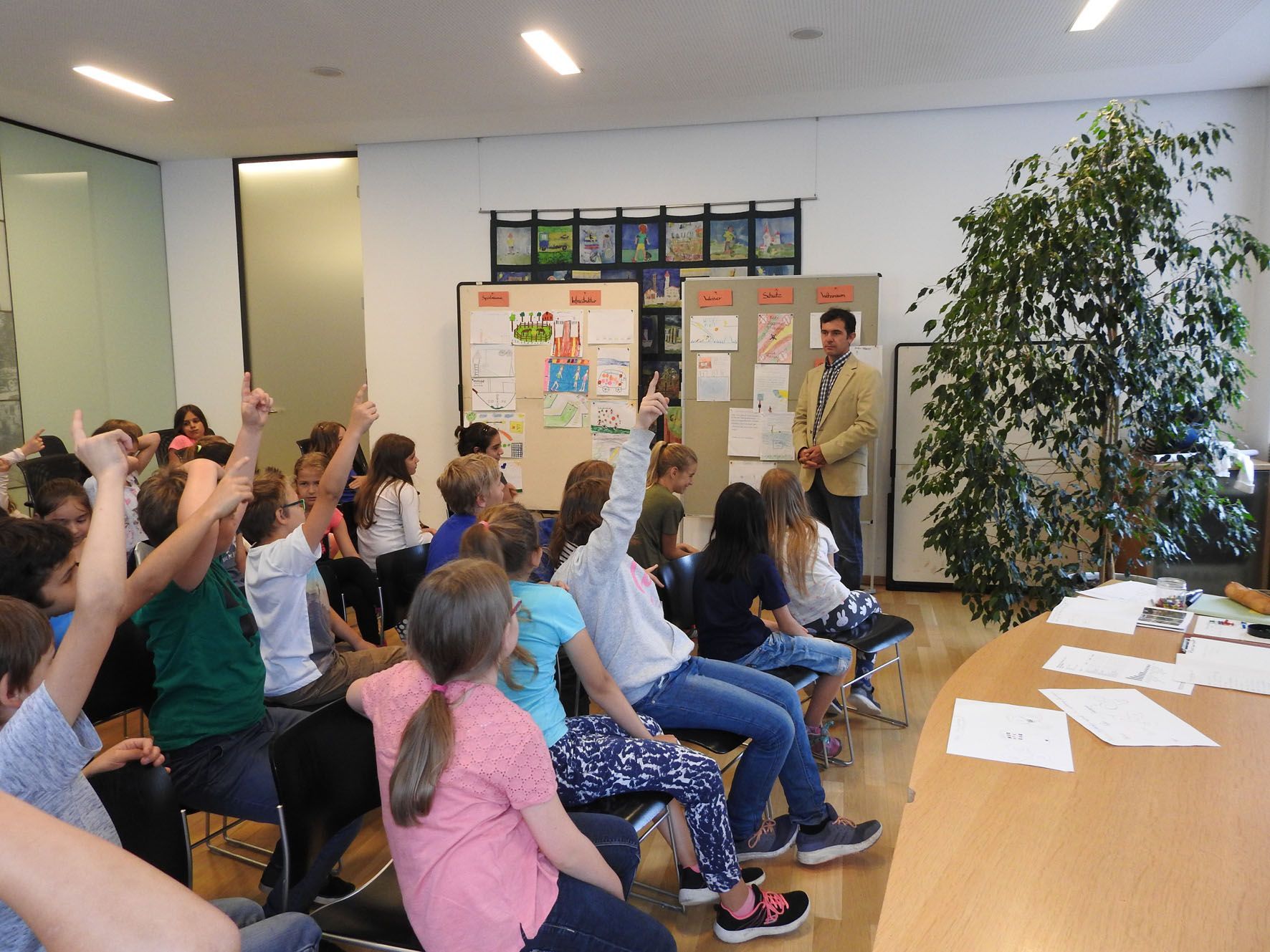 Kinder der Volksschule Markt waren zu Gast im Rathaus Rankweil Kinder der Volksschule Markt waren zu Gast im Rathaus Rankweil