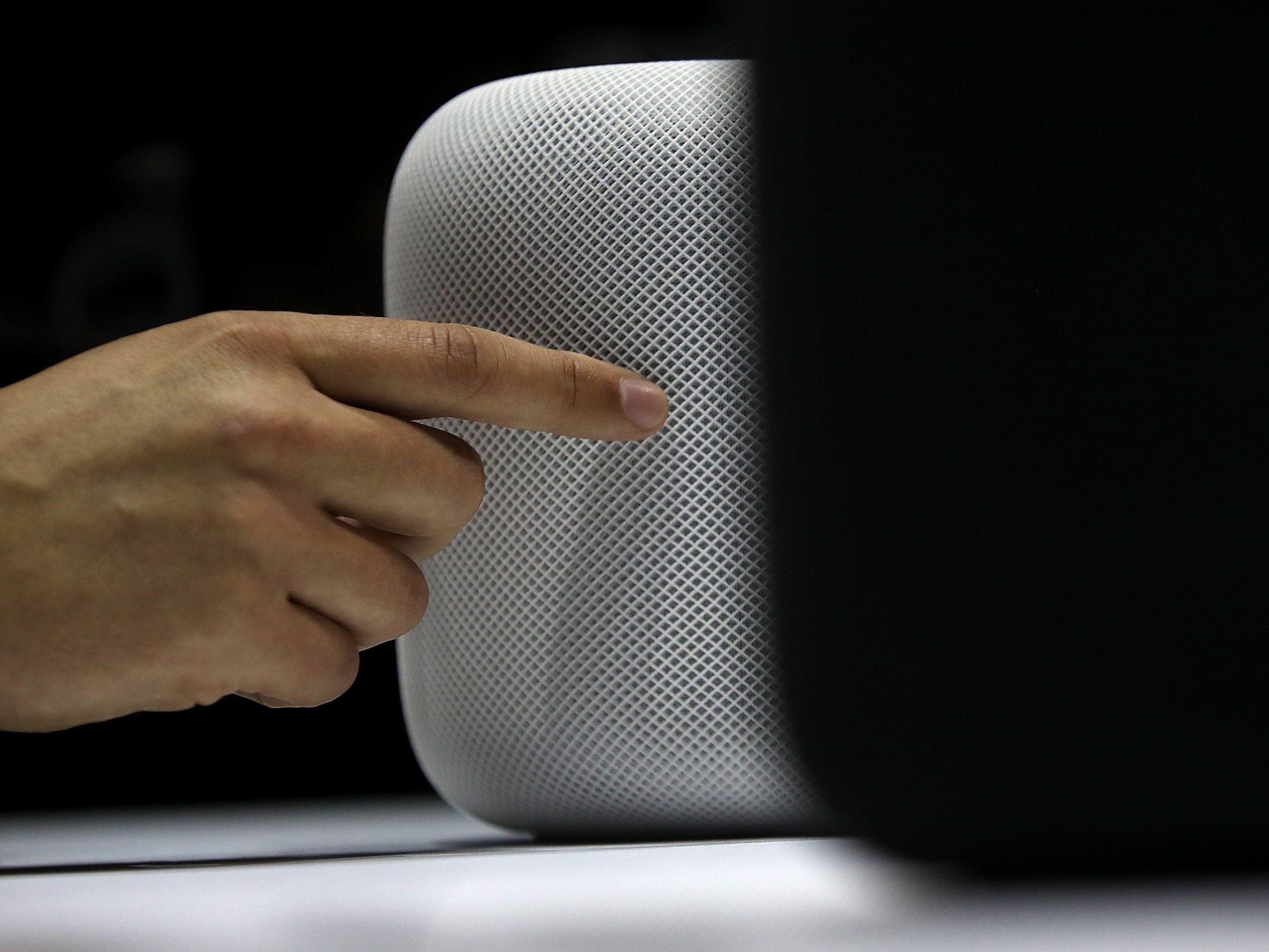HomePod soll ab Dezember zunächst in den USA, Großbritannien und Australien erhältlich sein. HomePod soll ab Dezember zunächst in den USA, Großbritannien und Australien erhältlich sein.
