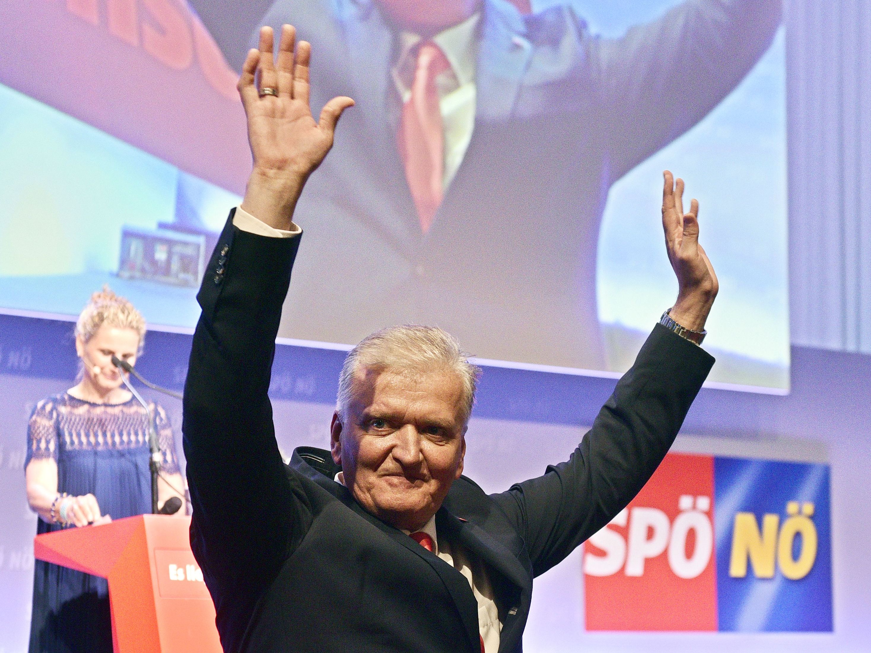 Franz Schnabl wurde mit überzeugender Mehrheit zum Landesparteivorsitzenden der SPÖ NÖ gewählt. Franz Schnabl wurde mit überzeugender Mehrheit zum Landesparteivorsitzenden der SPÖ NÖ gewählt.
