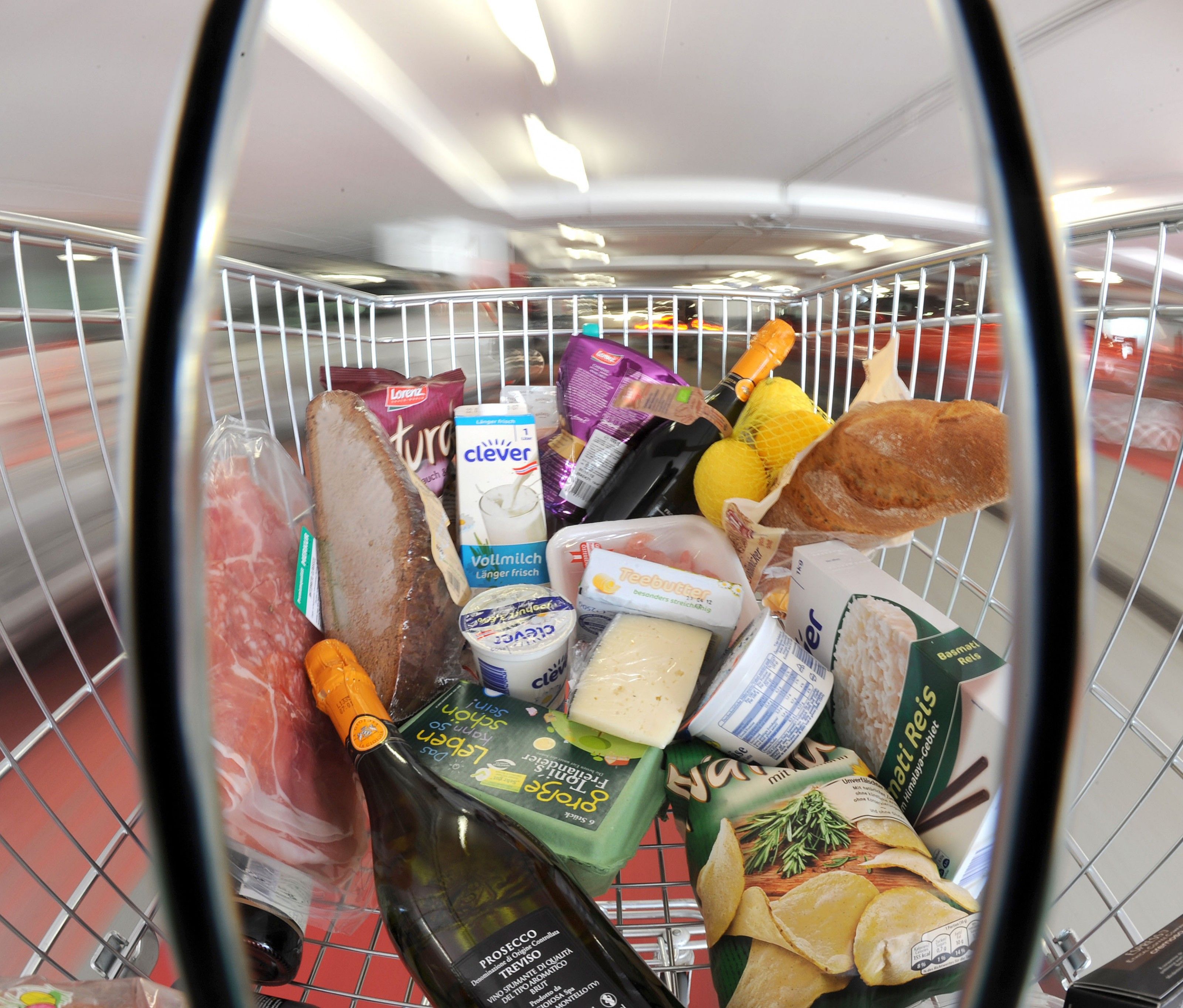 Der Einkauf im Supermarkt wurde im Mai deutlich teurer. Der Einkauf im Supermarkt wurde im Mai deutlich teurer.
