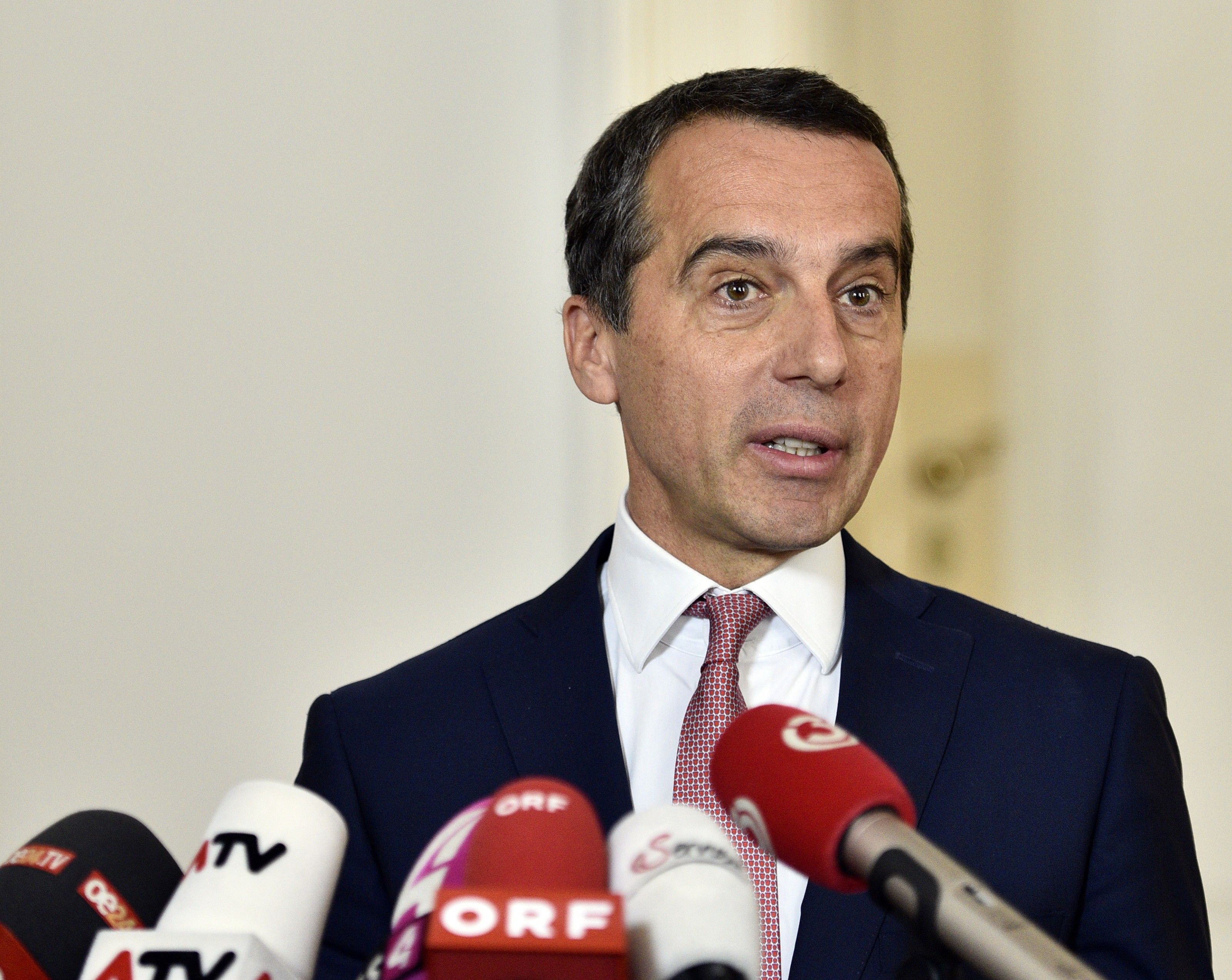 Kern will keine Zusammenarbeit mit Parteien, "die gegen Menschen und Minderheiten hetzen" Kern will keine Zusammenarbeit mit Parteien, "die gegen Menschen und Minderheiten hetzen"