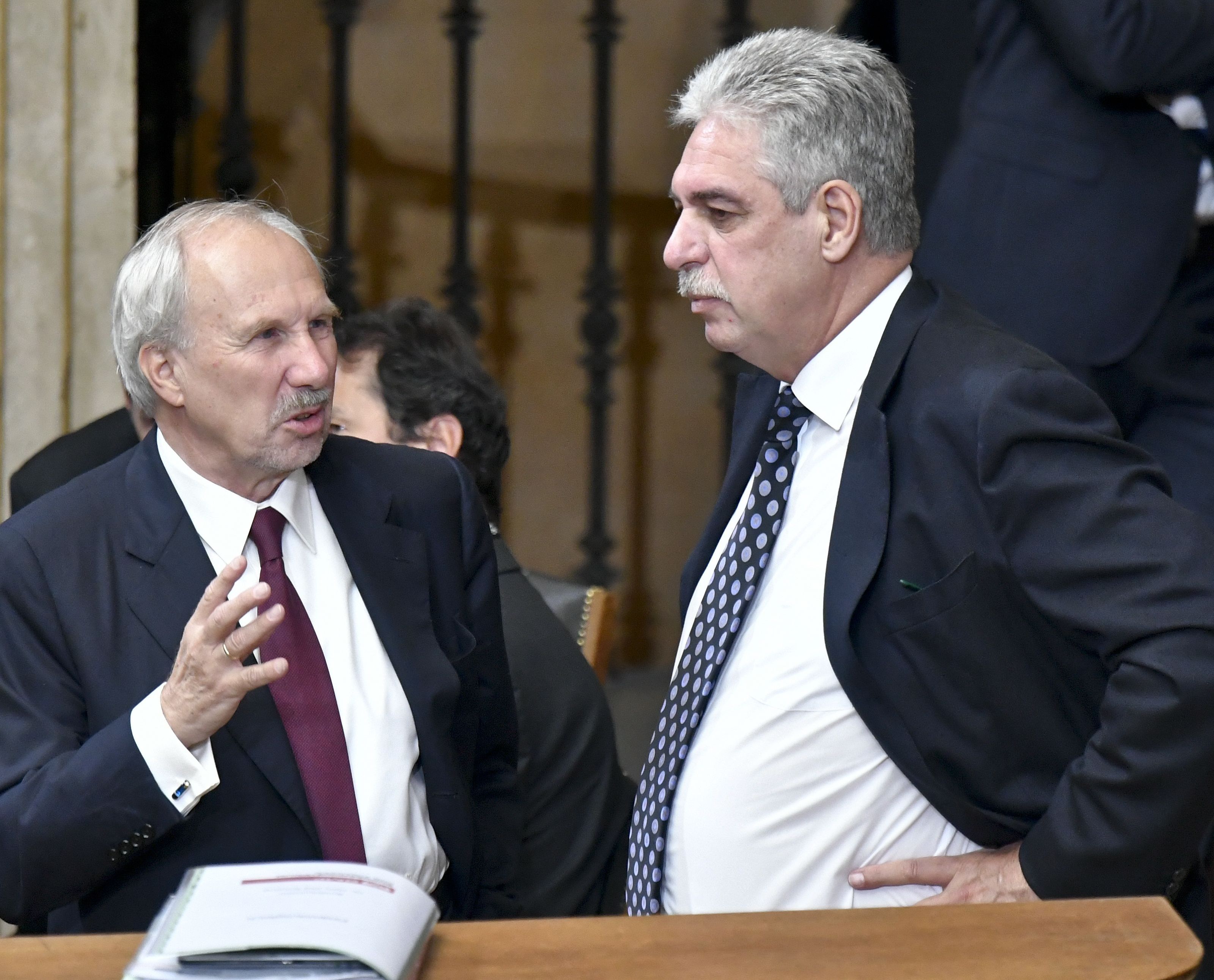 Finanzminister und Österreichs Nationalbankchef vor Ort zu Besuch. Finanzminister und Österreichs Nationalbankchef vor Ort zu Besuch.