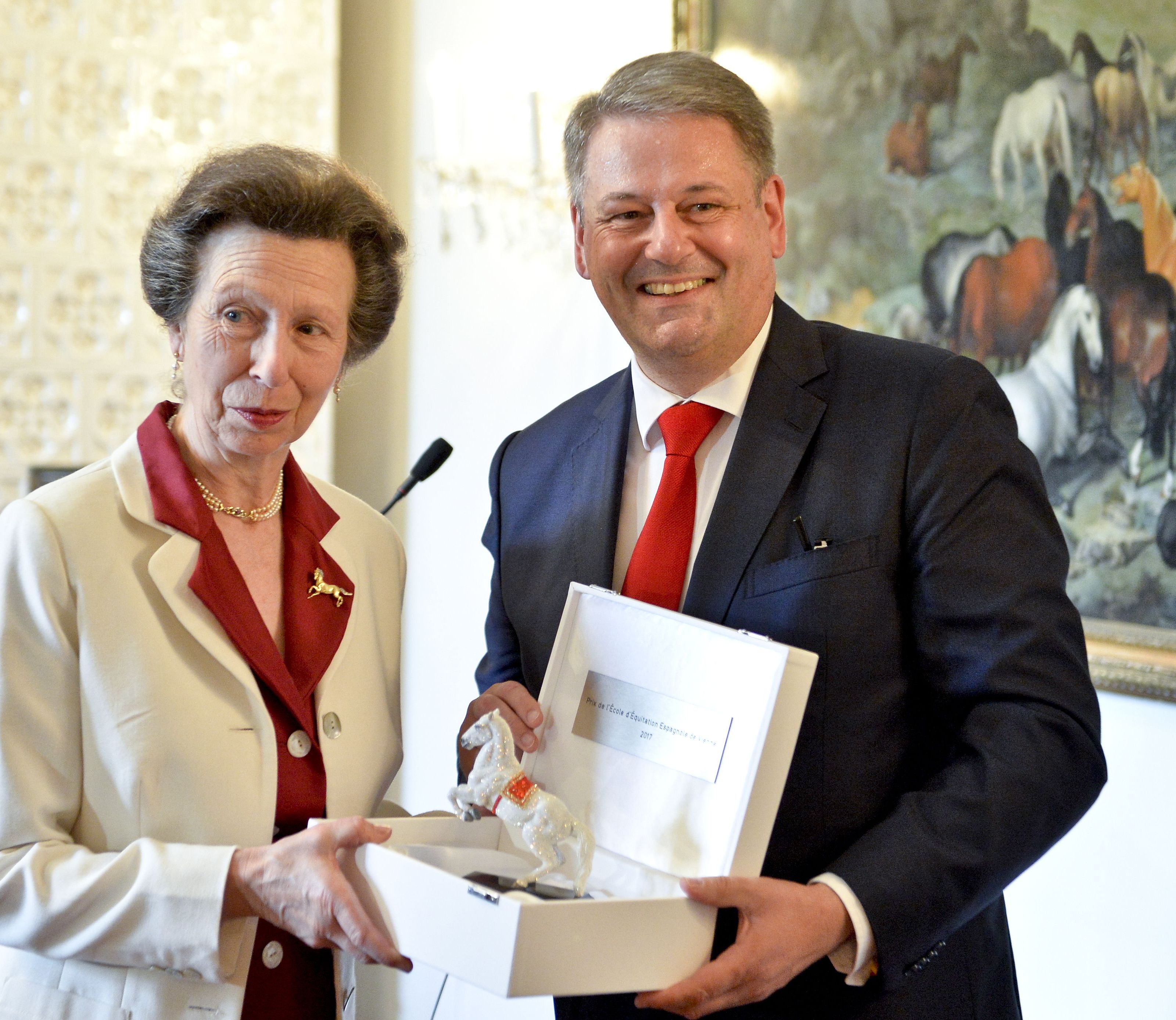 Rupprechter übergab die Auszeichnung an Großbritanniens Prinzessin Anne. Rupprechter übergab die Auszeichnung an Großbritanniens Prinzessin Anne.