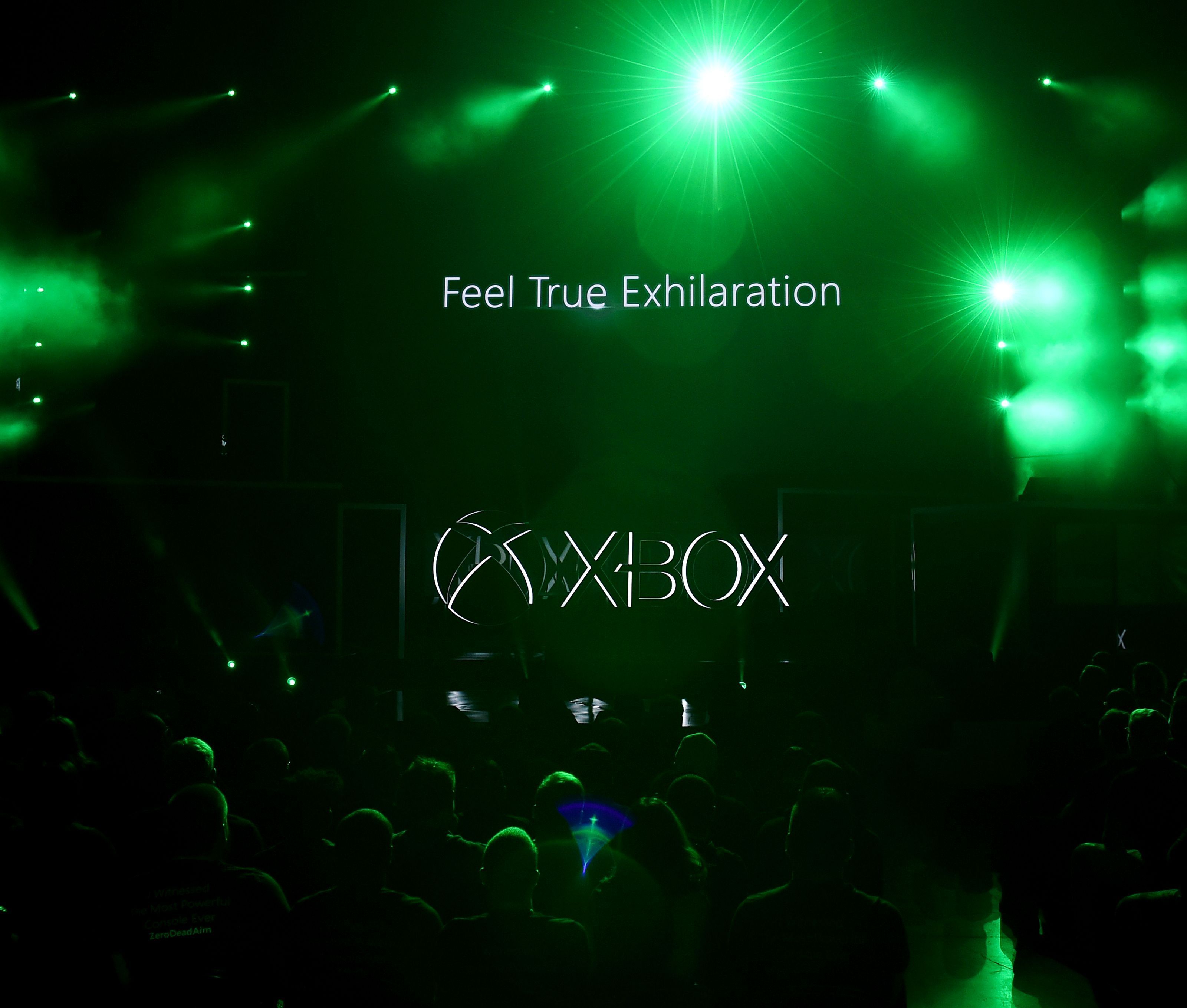 Die neue Xbox One X soll der PS4 den Rang ablaufen. Die neue Xbox One X soll der PS4 den Rang ablaufen.