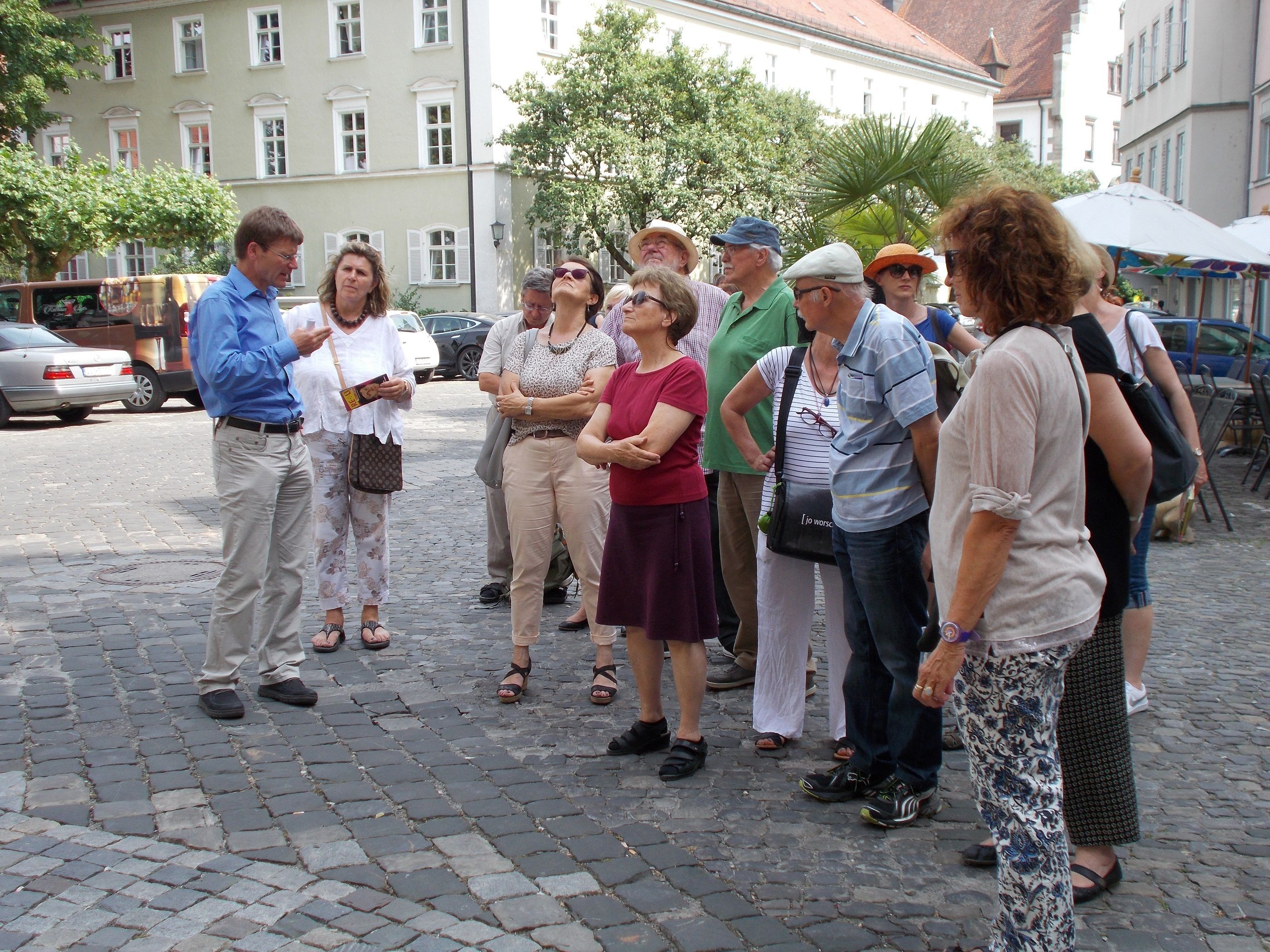 Mit großem Engagement erläutert Stadtarchivar Heiner Stauder die spannende Geschichte der Reformation in Lindau. Mit großem Engagement erläutert Stadtarchivar Heiner Stauder die spannende Geschichte der Reformation in Lindau.
