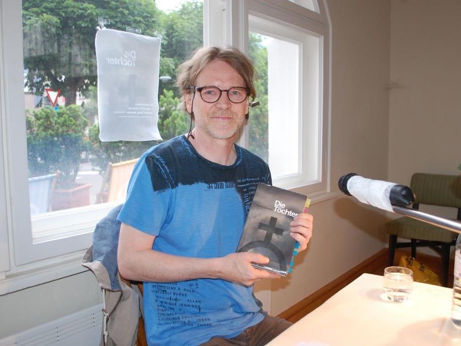 Dietmar Schlatter präsentierte seinen Roman „Die Töchter“.