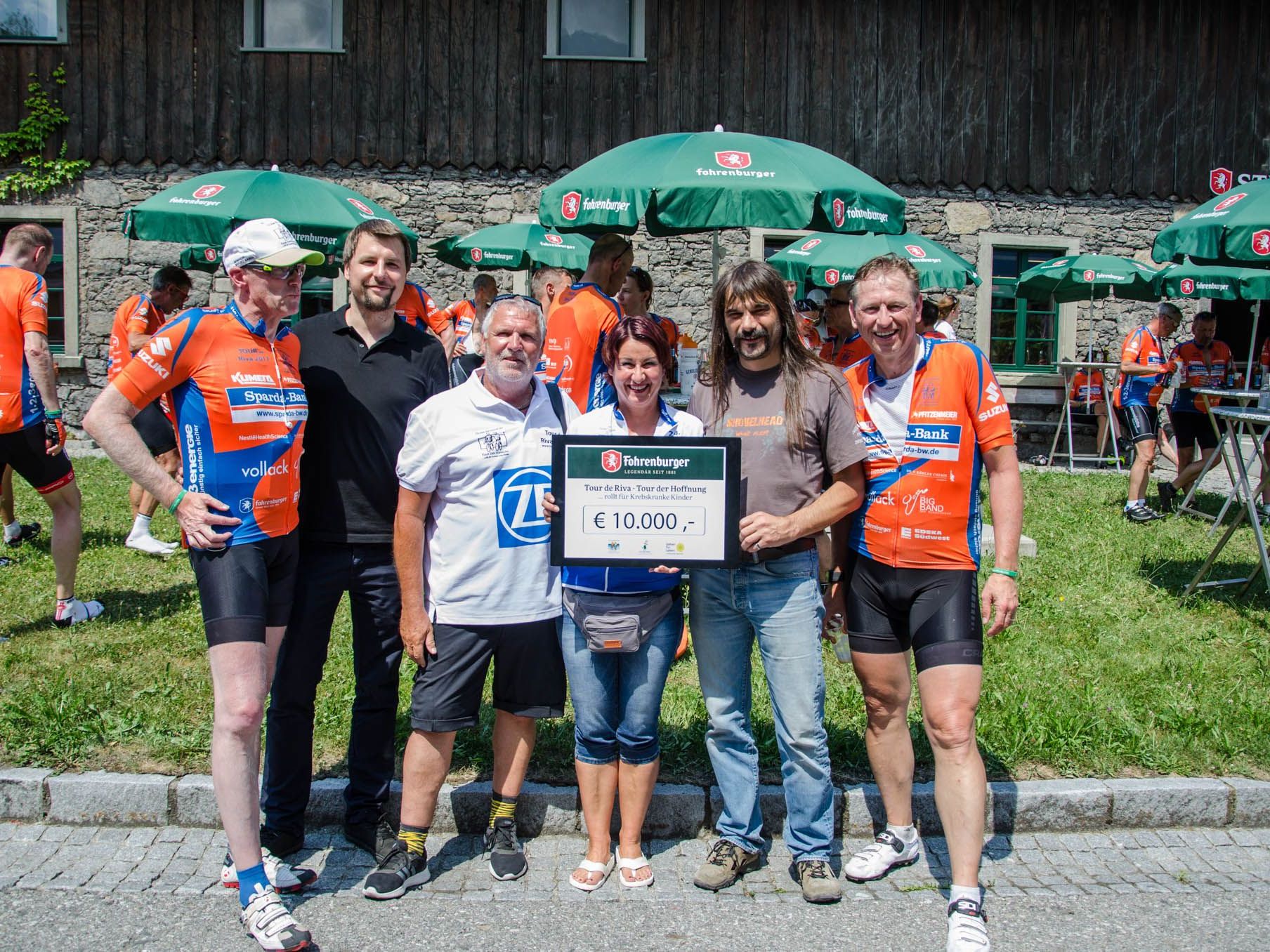 10.000 Euro wurden dem Verein "Geben für Leben" gespendet 10.000 Euro wurden dem Verein "Geben für Leben" gespendet