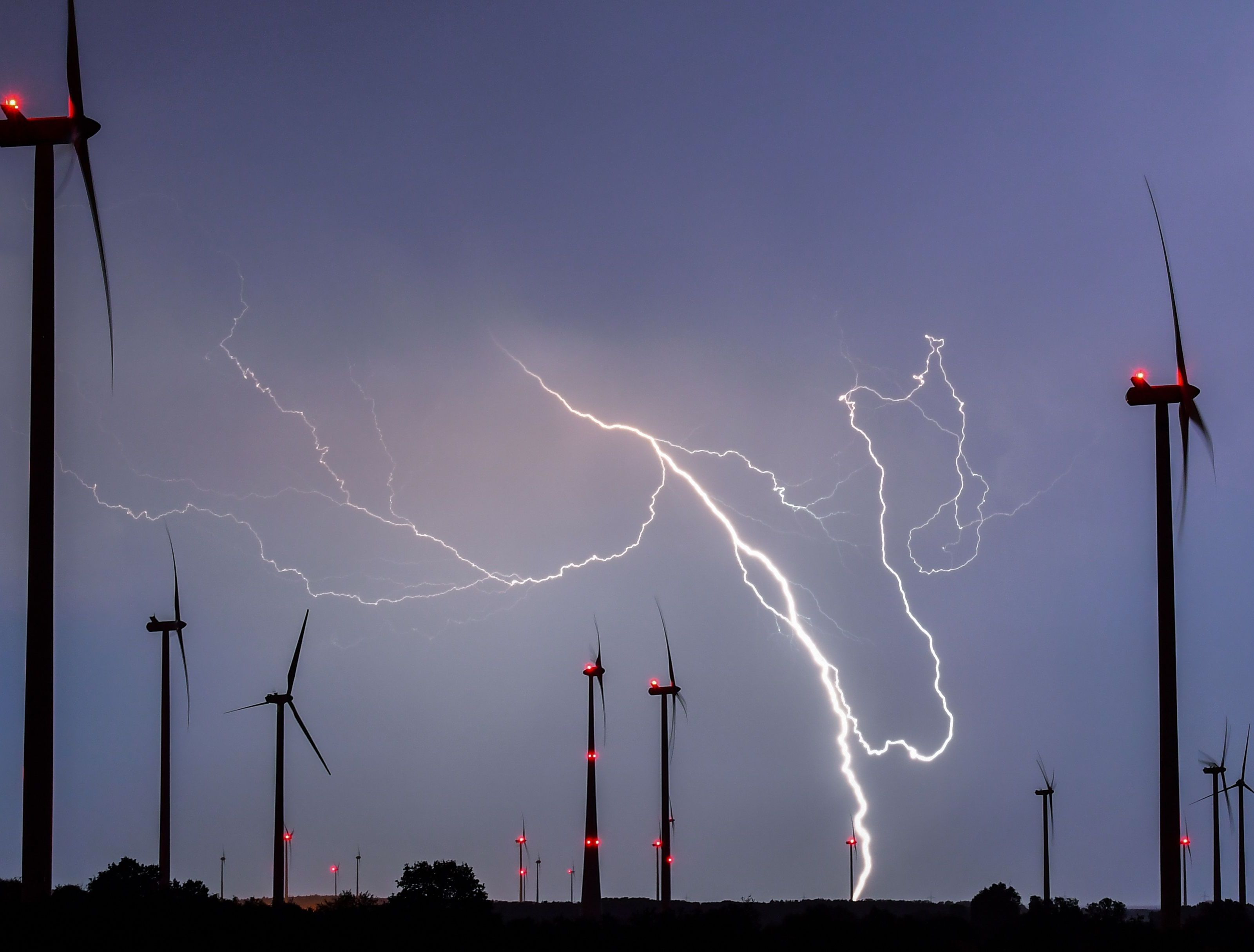 Es erwarten uns einige Sommergewitter in dieser Woche. Es erwarten uns einige Sommergewitter in dieser Woche.