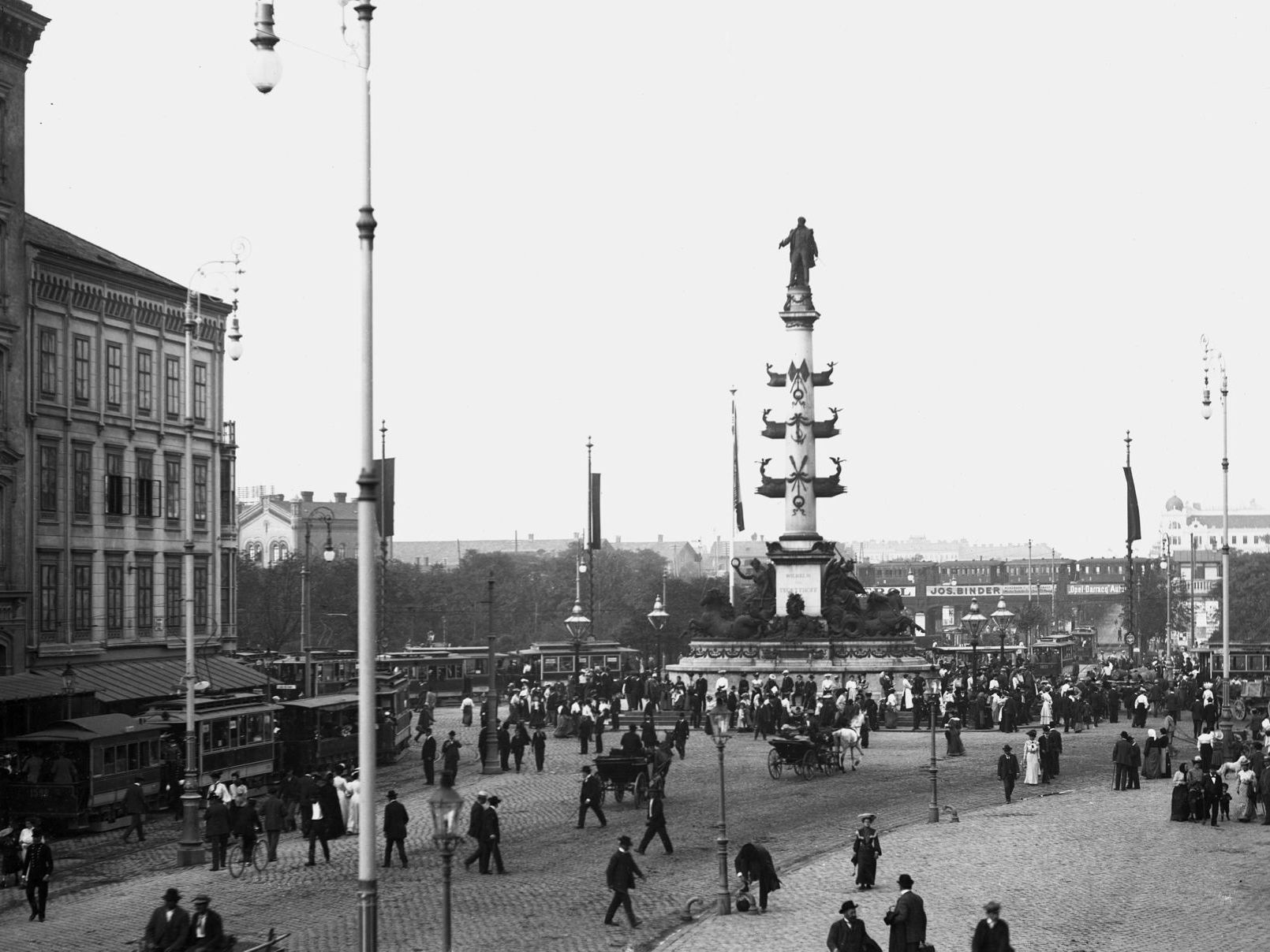 Das Tegetthoff-Denkmal am Praterstern im Jahr 1905 Das Tegetthoff-Denkmal am Praterstern im Jahr 1905