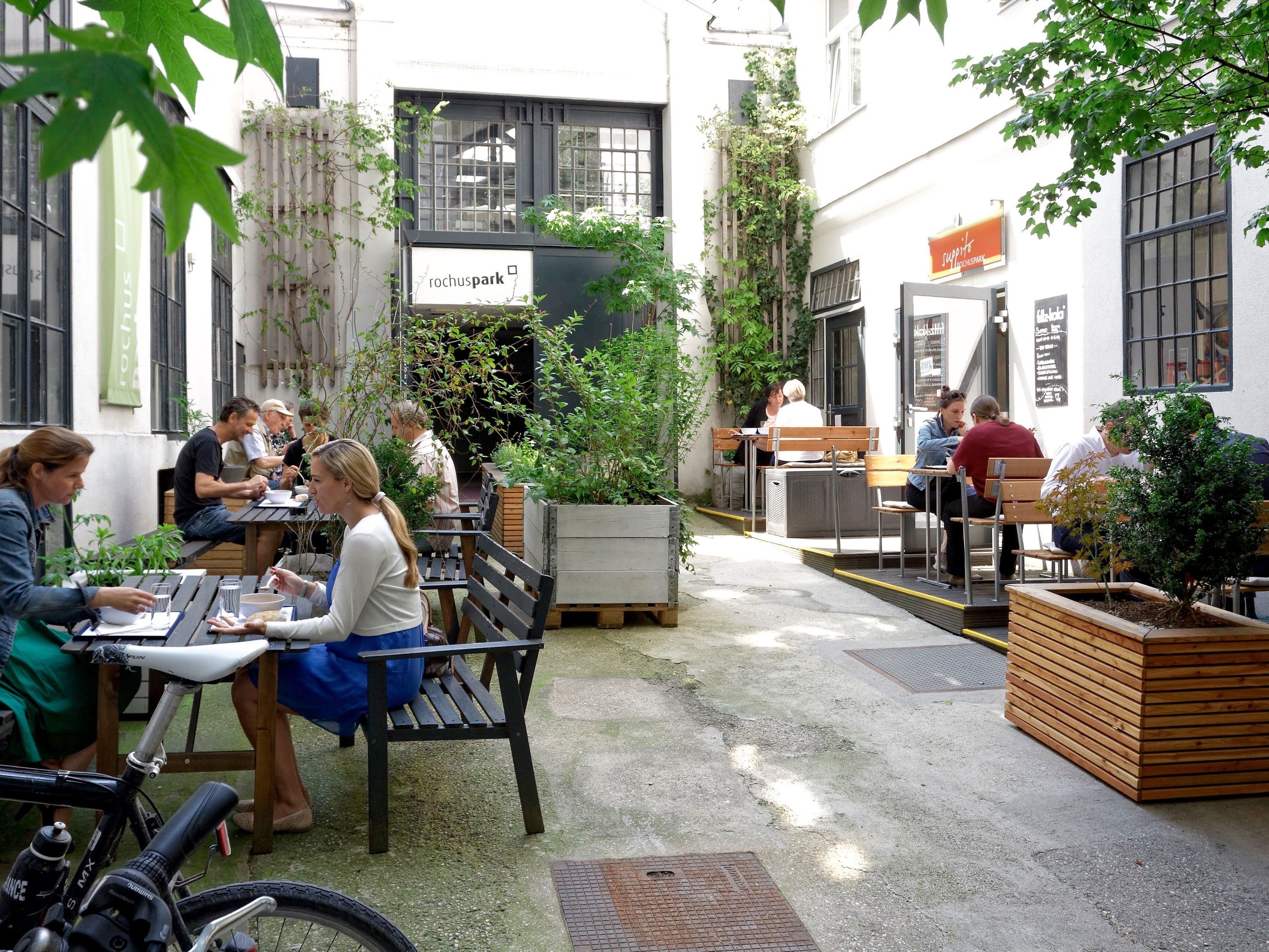 Das "Suppito Rochusmarkt" lädt zum Verweilen im schönen Gastgarten Das "Suppito Rochusmarkt" lädt zum Verweilen im schönen Gastgarten