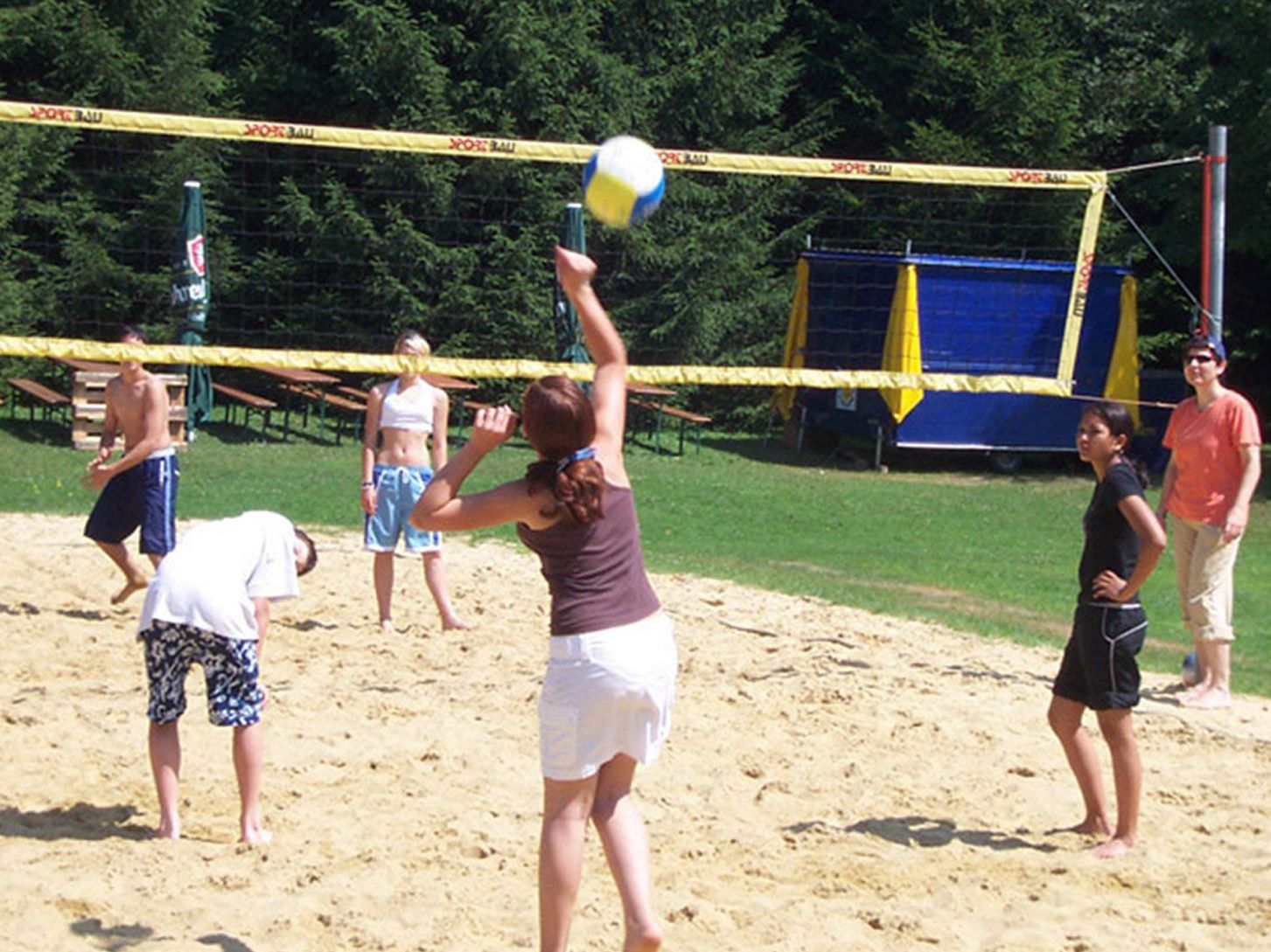 Die Turnerschaft lädt zum 4. Beachvolleyball-Turnier im Erholungszentrum Rheinauen. Die Turnerschaft lädt zum 4. Beachvolleyball-Turnier im Erholungszentrum Rheinauen.