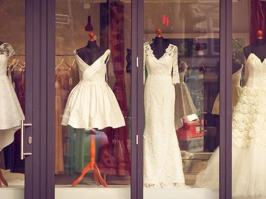 Viele Frauen kaufen ihr Brautkleid gebraucht.