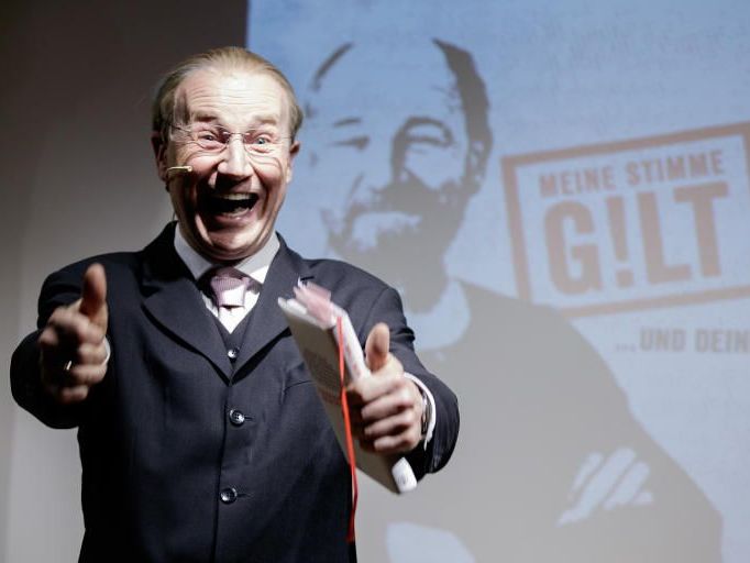 Roland Düringer testet potenzielle Bewerber. Roland Düringer testet potenzielle Bewerber.