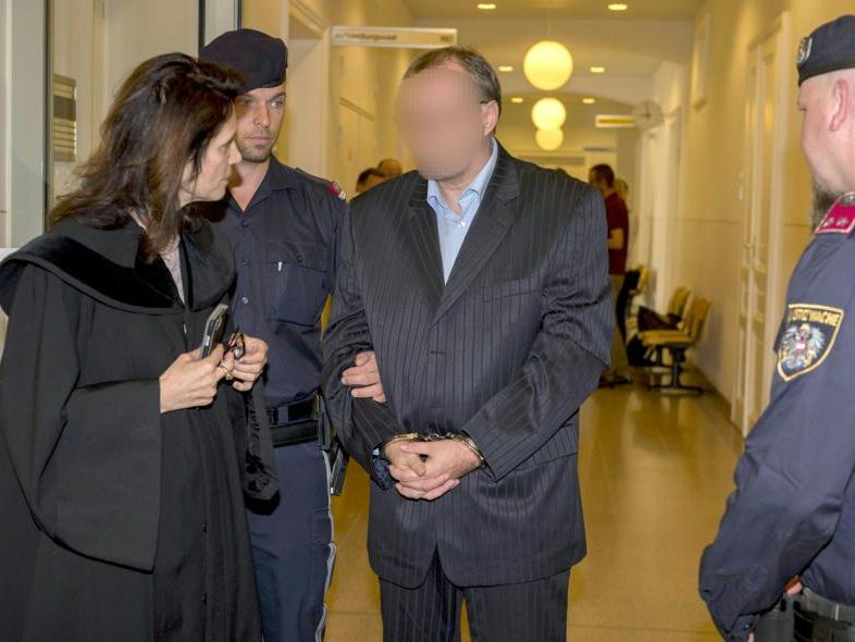 Der Angeklagte kann sich sein Handeln "nicht erklären". Der Angeklagte kann sich sein Handeln "nicht erklären".