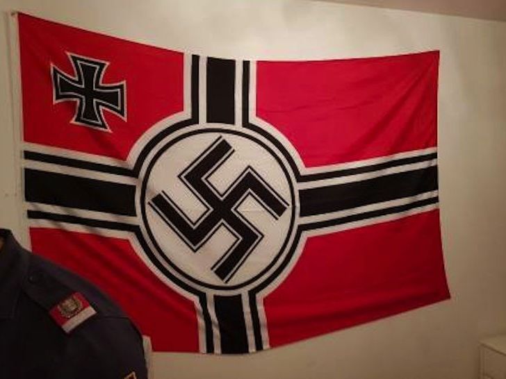 Diese Fahne fand die Polizei in der Wohnung vor Diese Fahne fand die Polizei in der Wohnung vor