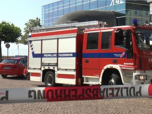 Im Medienhaus am See in Friedrichshafen ist eine Bombendrohung eingegangen. Der Buchhornplatz wurde abgesperrt. Im Medienhaus am See in Friedrichshafen ist eine Bombendrohung eingegangen. Der Buchhornplatz wurde abgesperrt.