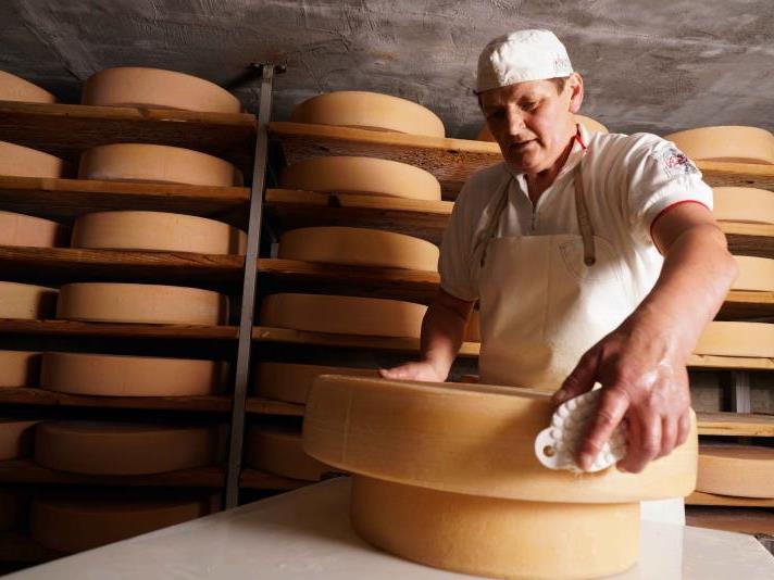 Der in den Sennereien produzierte Käse ist eines der Topprodukte der Landwirtschaft.