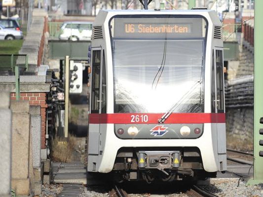 In der U6-Station Am Schöpfwerk wurde ein Mann von einem Unbekannten attackiert. In der U6-Station Am Schöpfwerk wurde ein Mann von einem Unbekannten attackiert.
