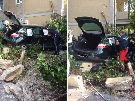 Bei dem Unfall entstand erheblicher Sachschaden, verletzt wurde, abgesehen vom Fahrzeuglenker, niemand.