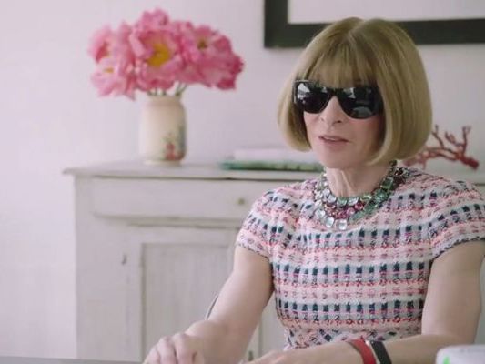 "Wintour is coming": Vogue-Chefredakteurin Anna Wintour hat mit Comedian Amy Schumer den Job getauscht. "Wintour is coming": Vogue-Chefredakteurin Anna Wintour hat mit Comedian Amy Schumer den Job getauscht.