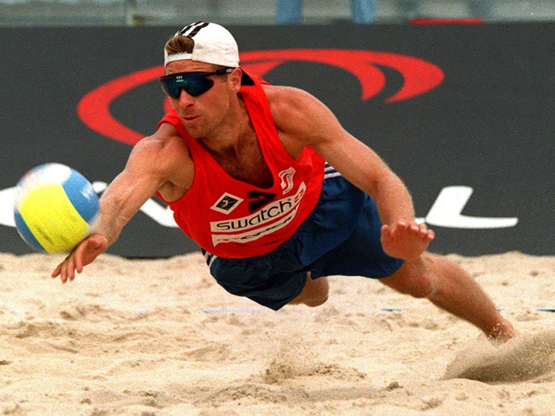 Robert Nowotny 1997 im ersten Spiel der Qualifikation bei der Beach-Volleyball EM auf der Wiener Donauinsel