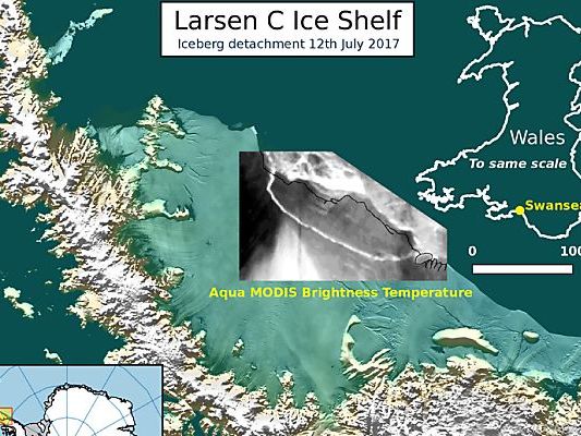 Der riesige Eisberg wandert gen Norden und wird schmelzen Der riesige Eisberg wandert gen Norden und wird schmelzen