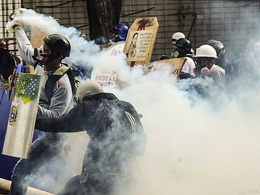 Seit April starben fast 100 Menschen bei Protesten Seit April starben fast 100 Menschen bei Protesten