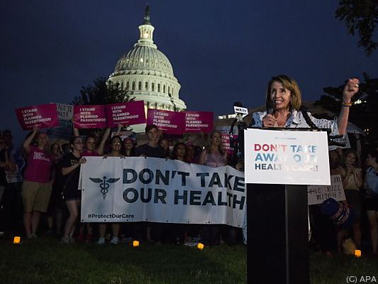 Vor dem Kapitol versammelten sich Demonstranten Vor dem Kapitol versammelten sich Demonstranten