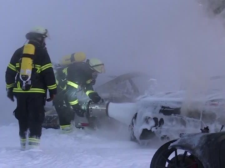 Im Porsche-Zentrum in Hamburg kam es zu einem Brand.