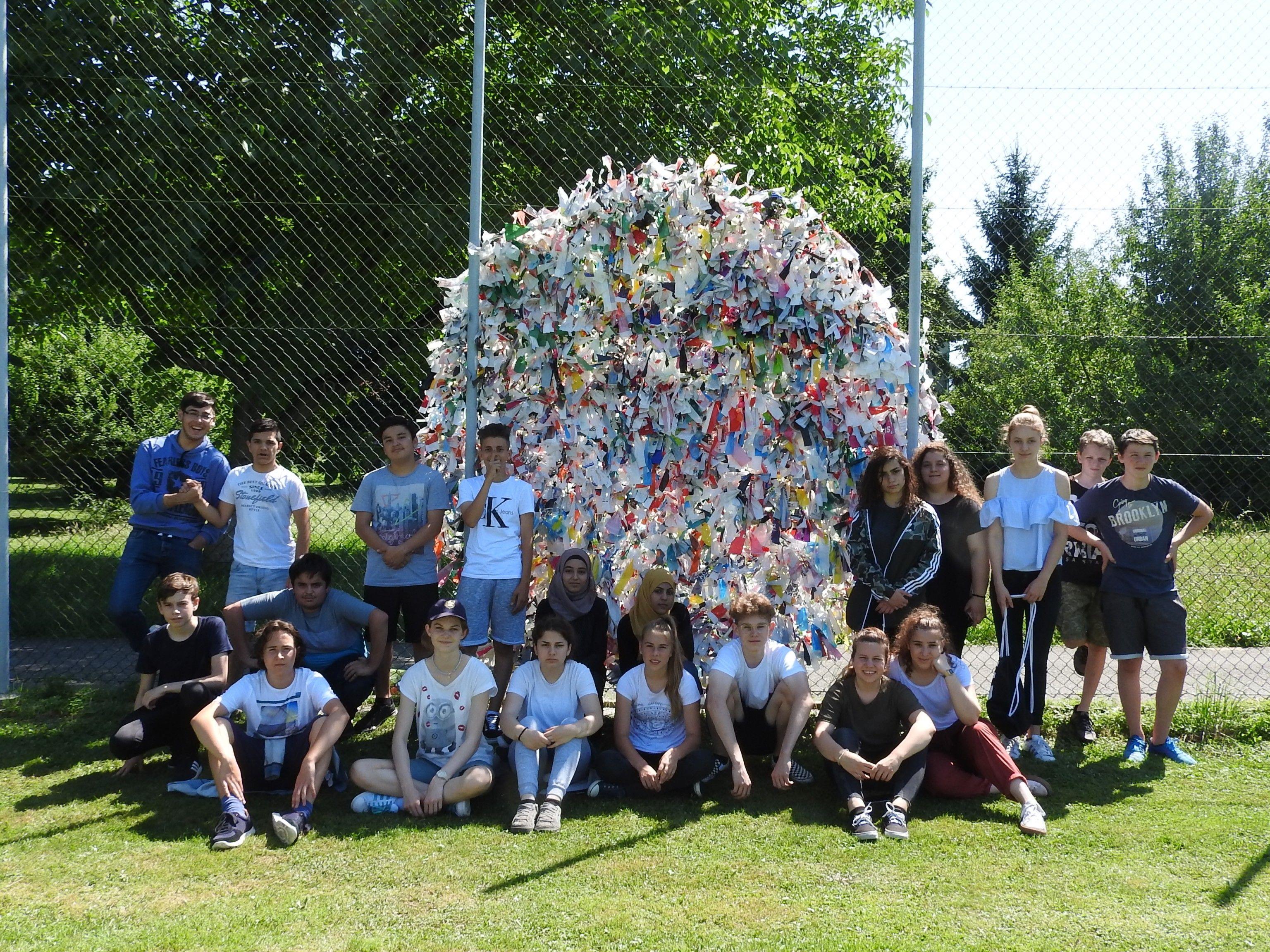 Die 4c-Klasse der Mittelschule Kirchdorf thematisierte den eigenen Veränderungsprozess und die Plastikproblematik.
