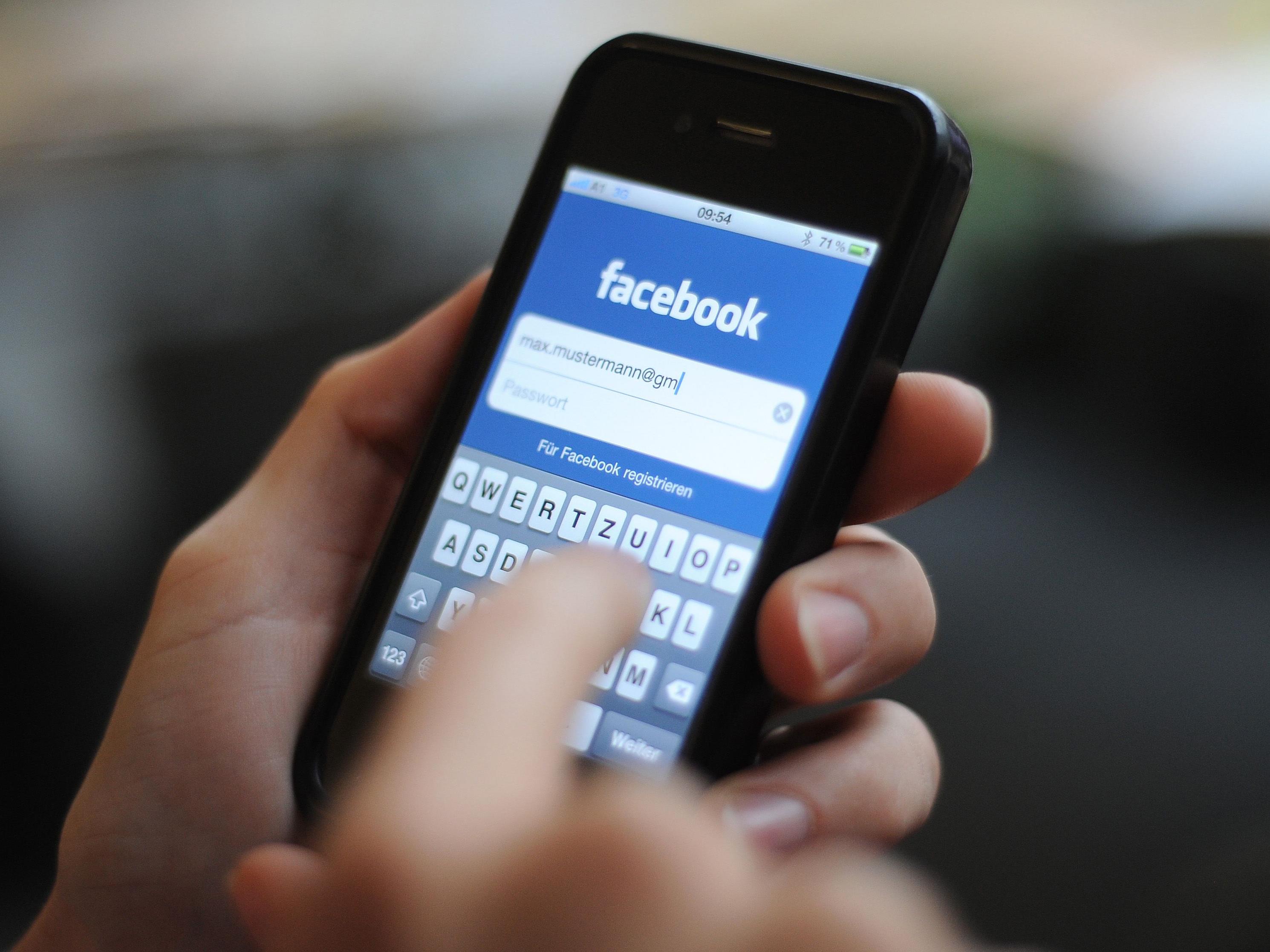 Facebook will künftig über die Messenger-App Werbung schalten.