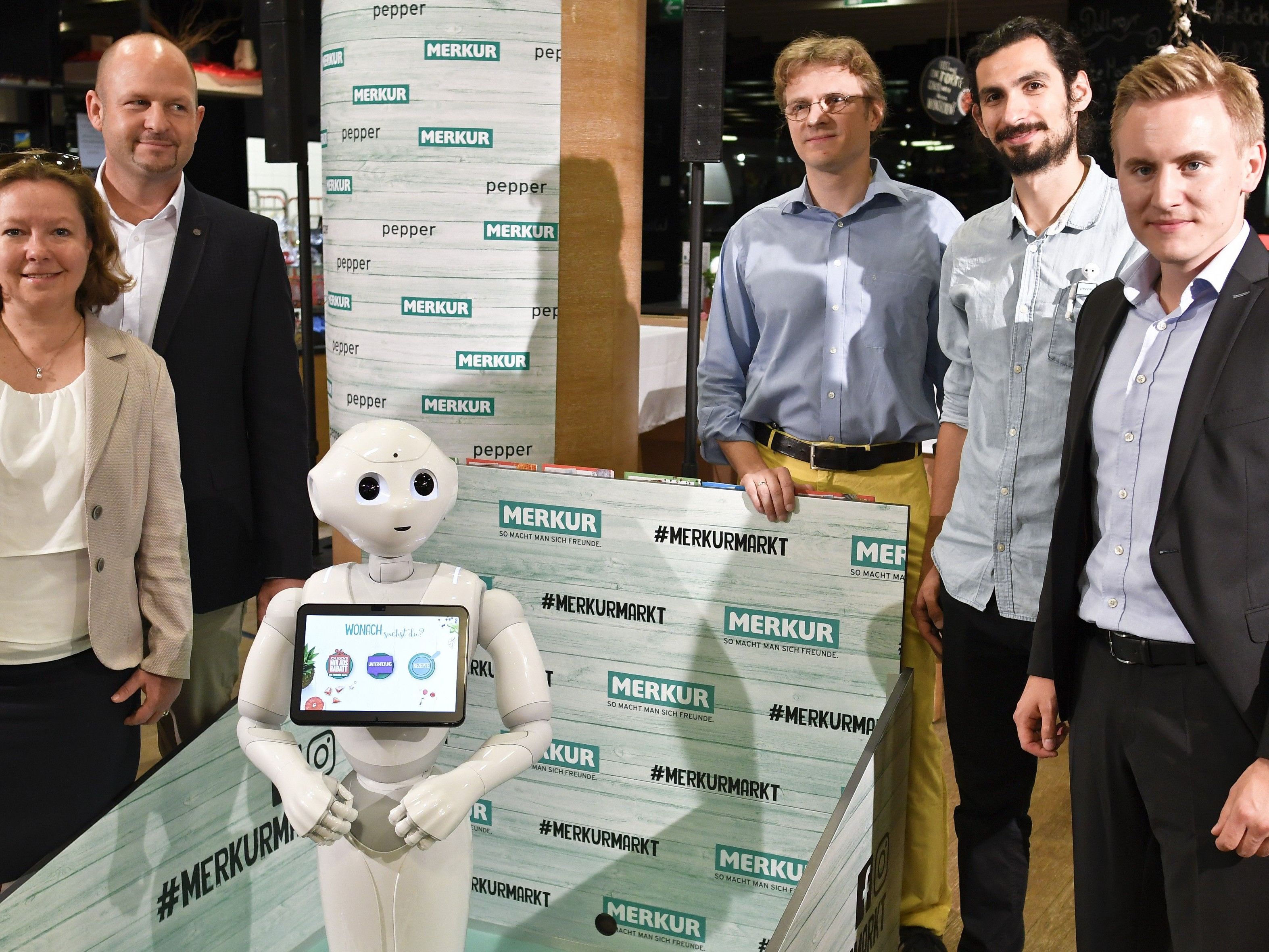 Bei der Präsentation von Roboter "Pepper" in Wien Bei der Präsentation von Roboter "Pepper" in Wien