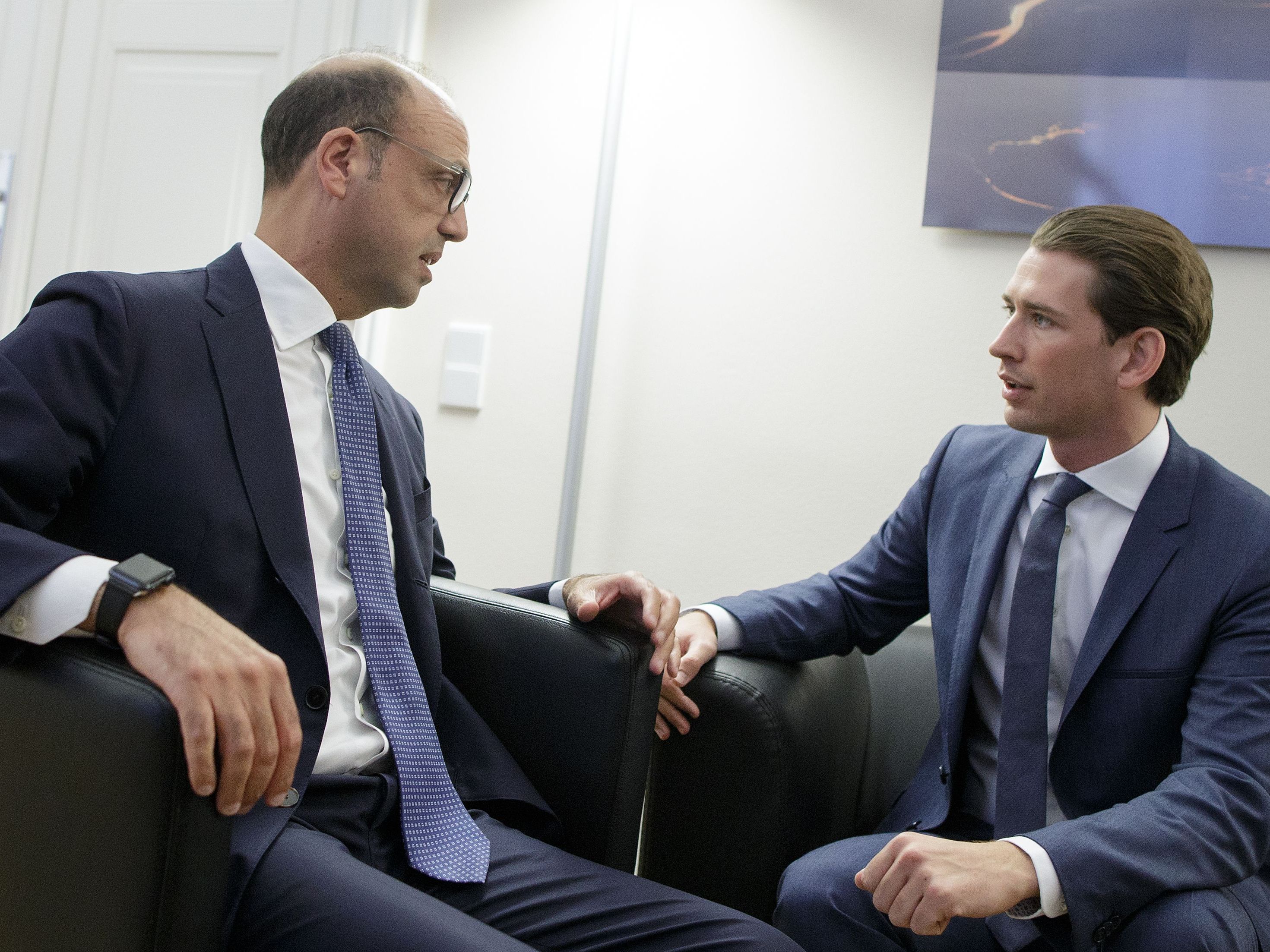 Aussenminster Sebastian Kurz (R) und der italienische Außenminister Angelino Alfano am Donnerstag, 20. Juli 2017, anl. eines Treffens in Wien. Aussenminster Sebastian Kurz (R) und der italienische Außenminister Angelino Alfano am Donnerstag, 20. Juli 2017, anl. eines Treffens in Wien.