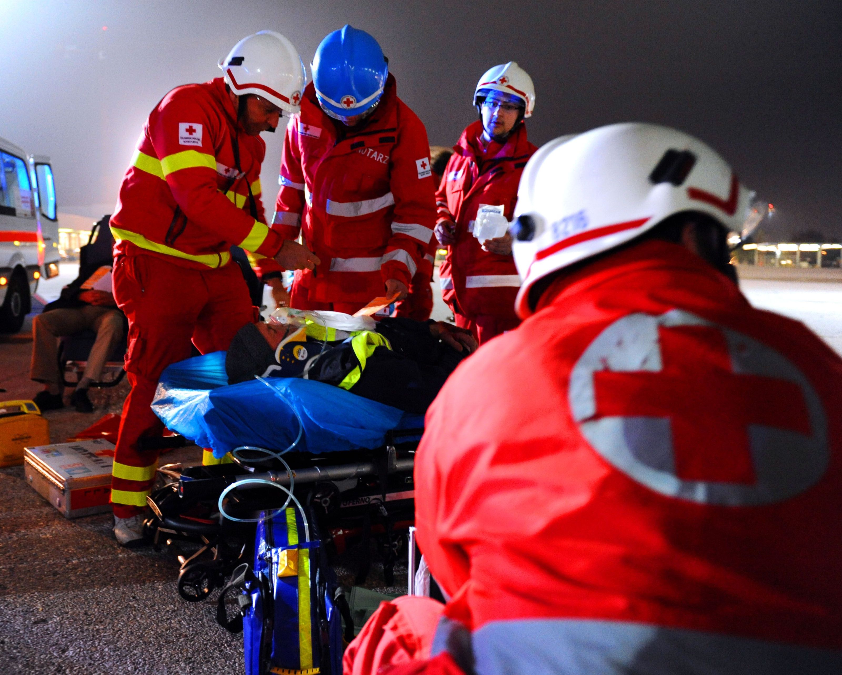 35 Rettungssanitäter des Wiener Roten Kreuzes werden bald gekündigt 35 Rettungssanitäter des Wiener Roten Kreuzes werden bald gekündigt