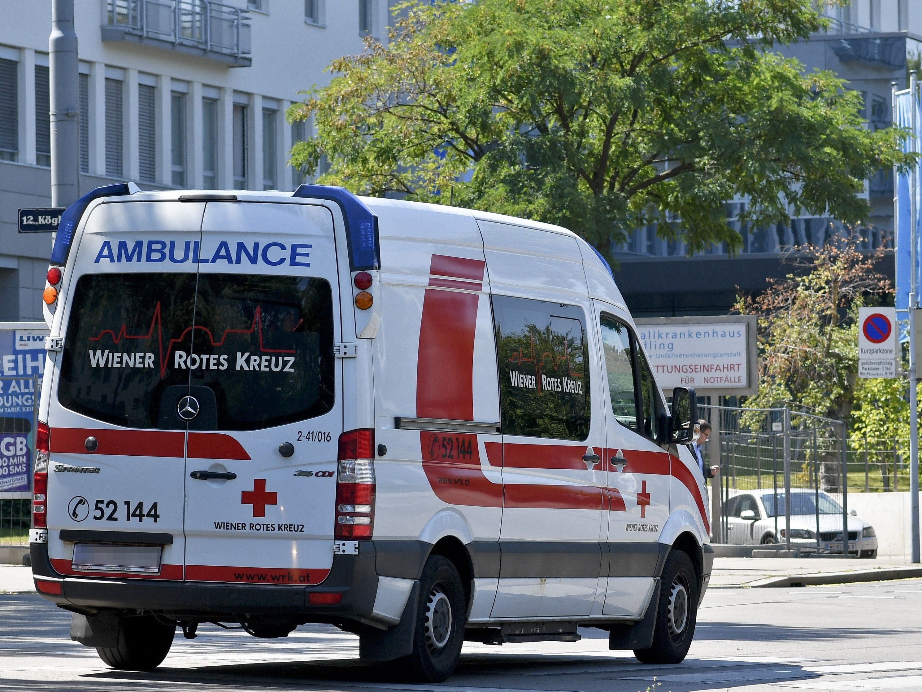 Die Mitarbeiter beim Wiener Roten Kreuz beraten über Protestmaßnahmen.