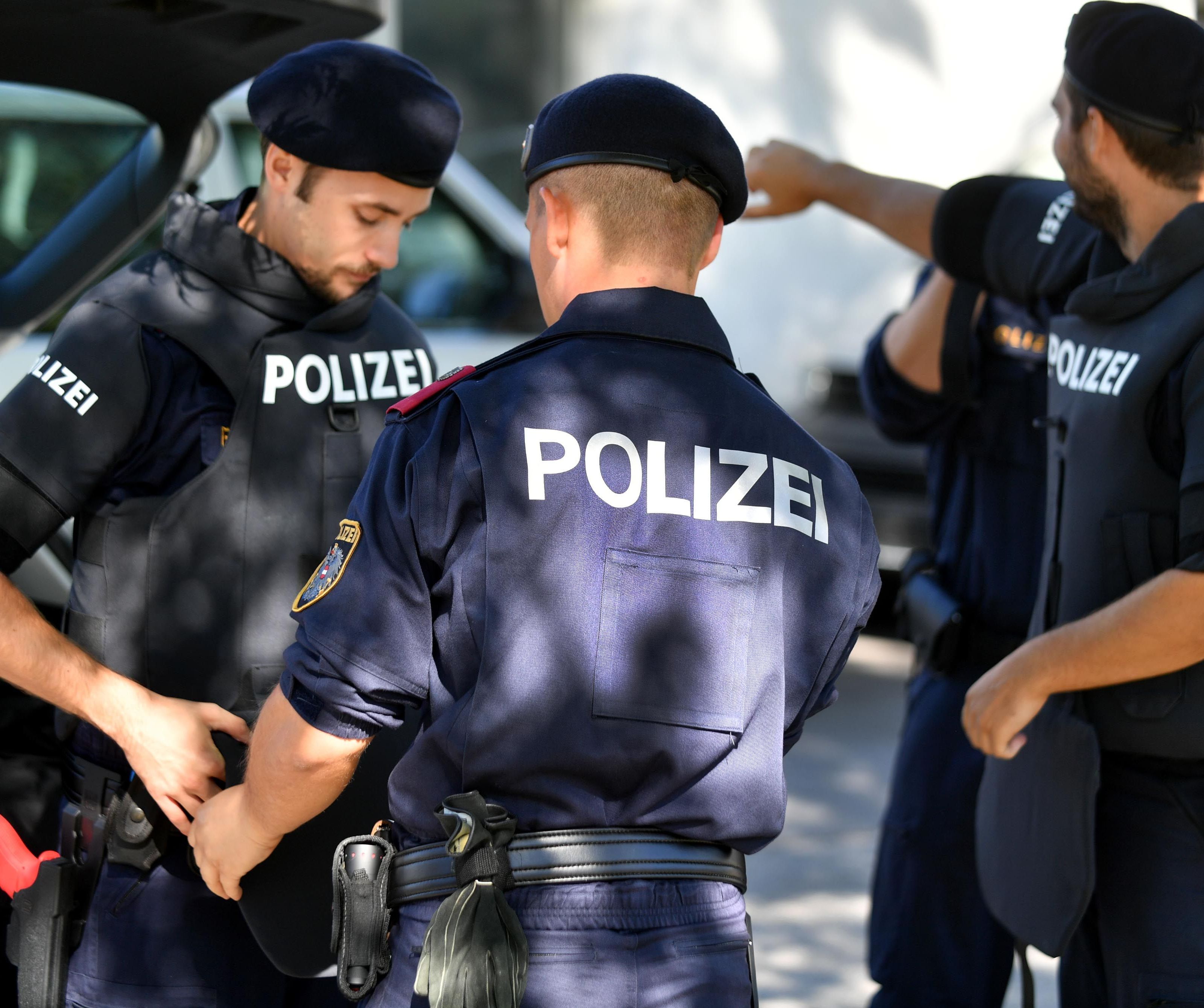 Der rabiate Mann konnte von den Polizisten schließlich festgenommen werden.