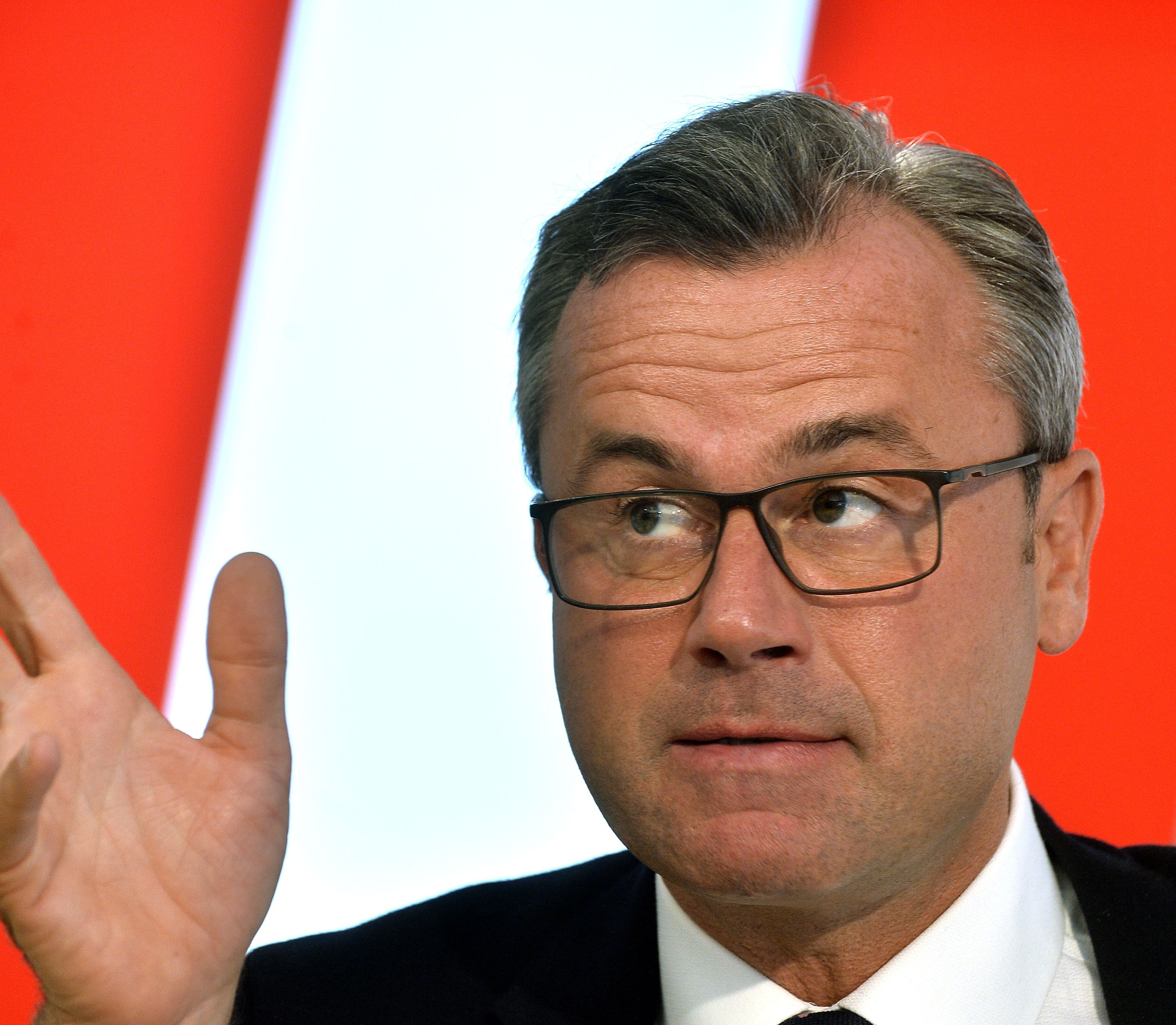 Norbert Hofer ortet eine "Wahlkampfposse" um die Polizei. Norbert Hofer ortet eine "Wahlkampfposse" um die Polizei.