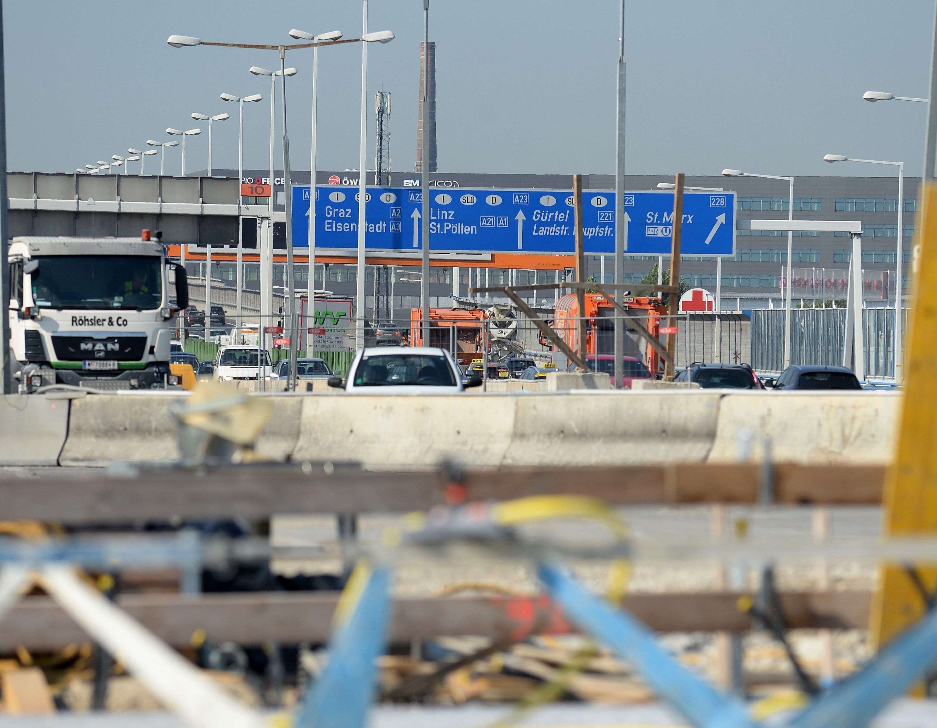 Auf der A23 in Wien wird auch diesen Sommer gebaut. Auf der A23 in Wien wird auch diesen Sommer gebaut.