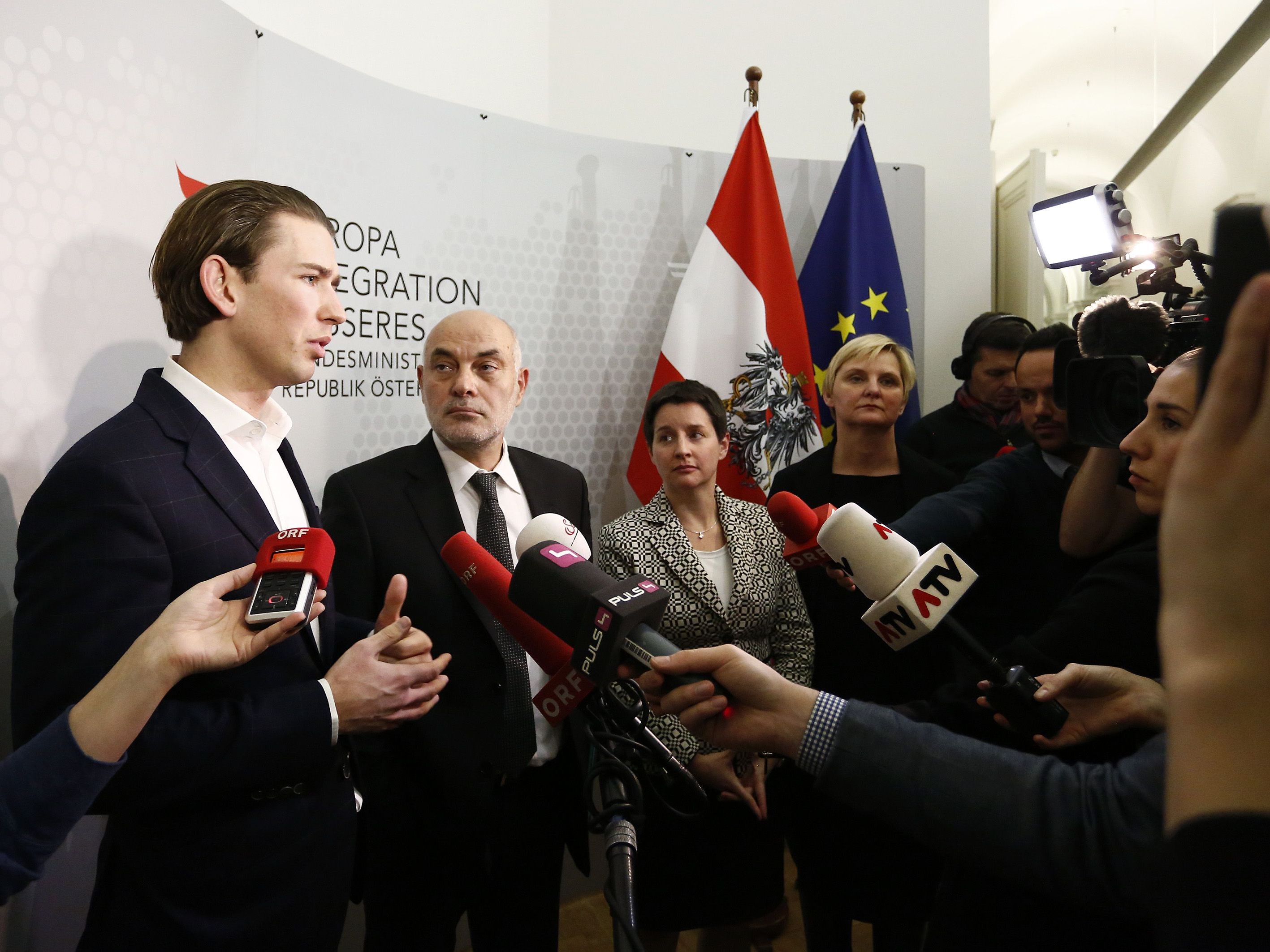 Hat das Ministerium von ÖVP-Chef Kurz (l.) die Studie von Ednan Aslan (2. v. l.) bearbeitet? Hat das Ministerium von ÖVP-Chef Kurz (l.) die Studie von Ednan Aslan (2. v. l.) bearbeitet?