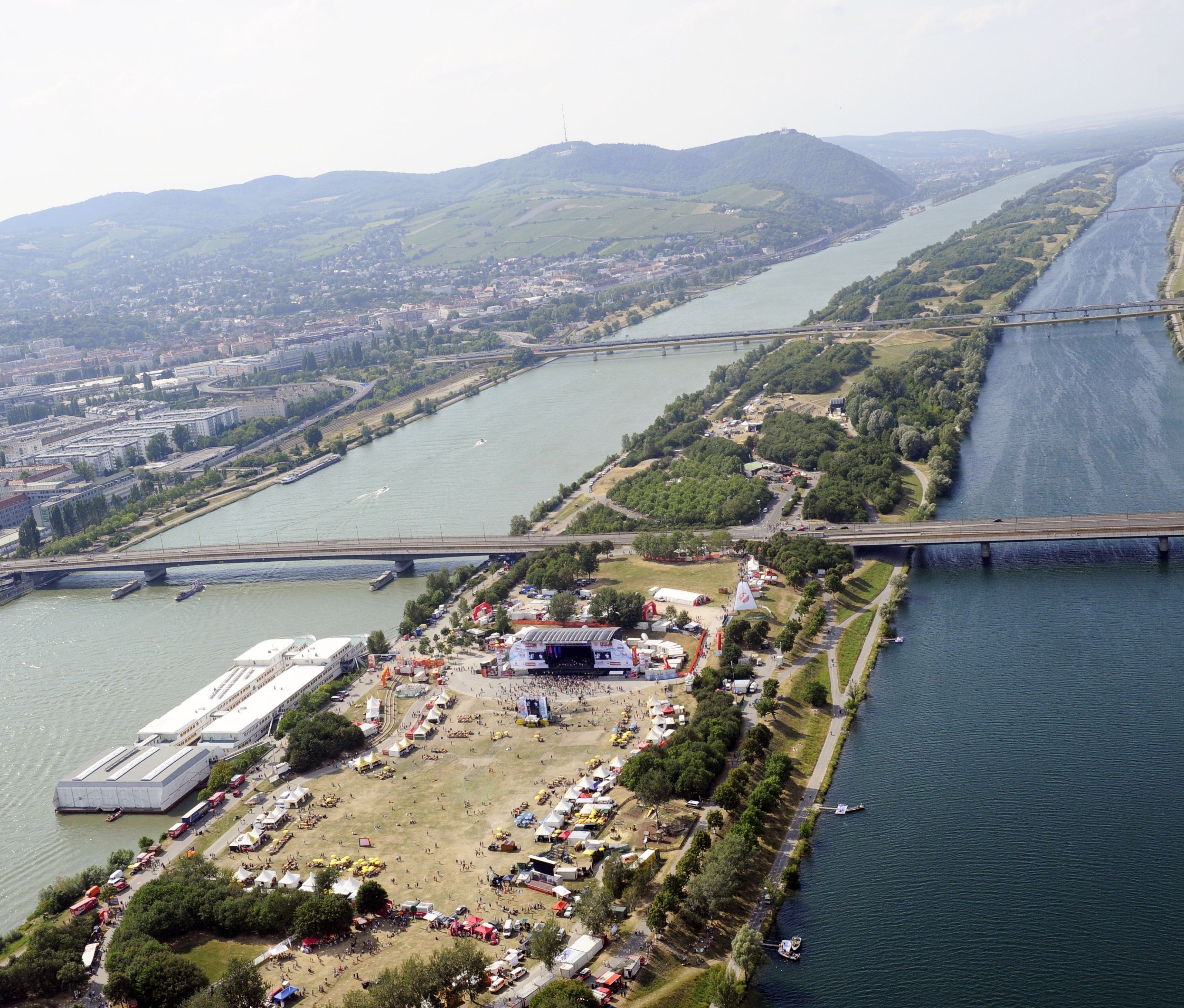 So kommen Sie rasch und stressfrei zur Beach-Volleyball-WM auf der Donauinsel. So kommen Sie rasch und stressfrei zur Beach-Volleyball-WM auf der Donauinsel.