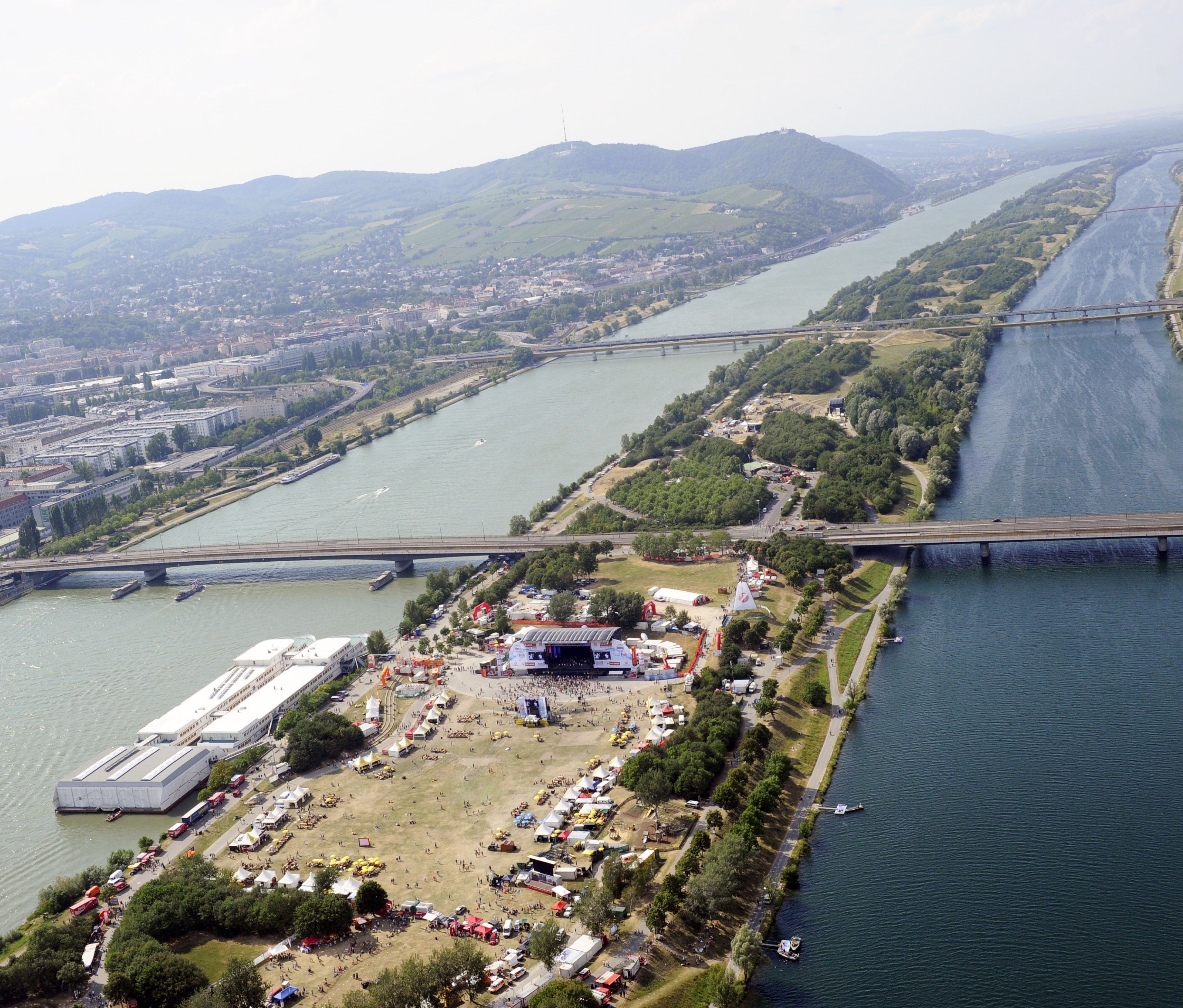 So kommen Sie rasch und stressfrei zur Beach-Volleyball-WM auf der Donauinsel.