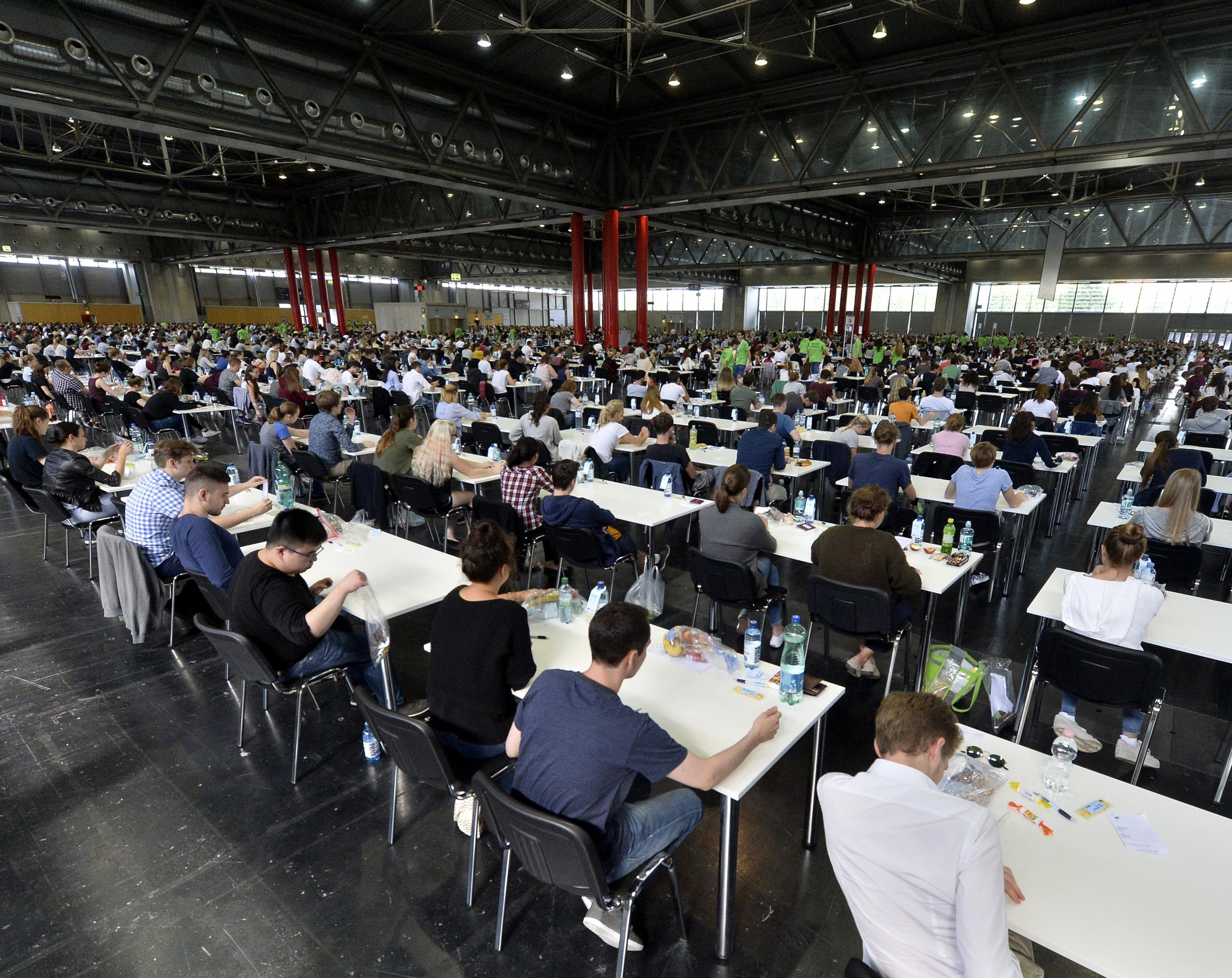 Beim Aufnahmetest zum Medizin-Studium in Wien. Beim Aufnahmetest zum Medizin-Studium in Wien.