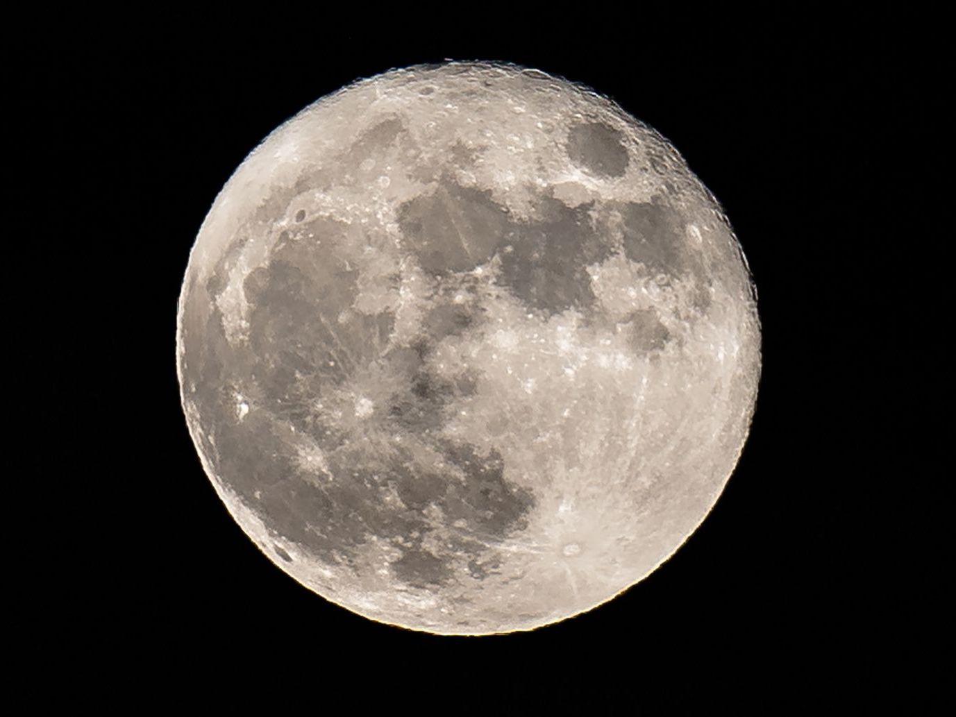 Analyse von Daten der indischen Mondsonde "Chandrayaan-1". Analyse von Daten der indischen Mondsonde "Chandrayaan-1".